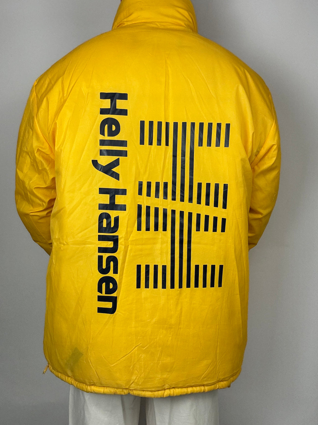 Dunkelblaue und gelbe Wende-Daunenjacke von Helly Hansen