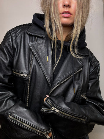 Perfecto en cuir vintage avec ceinture intégrée
