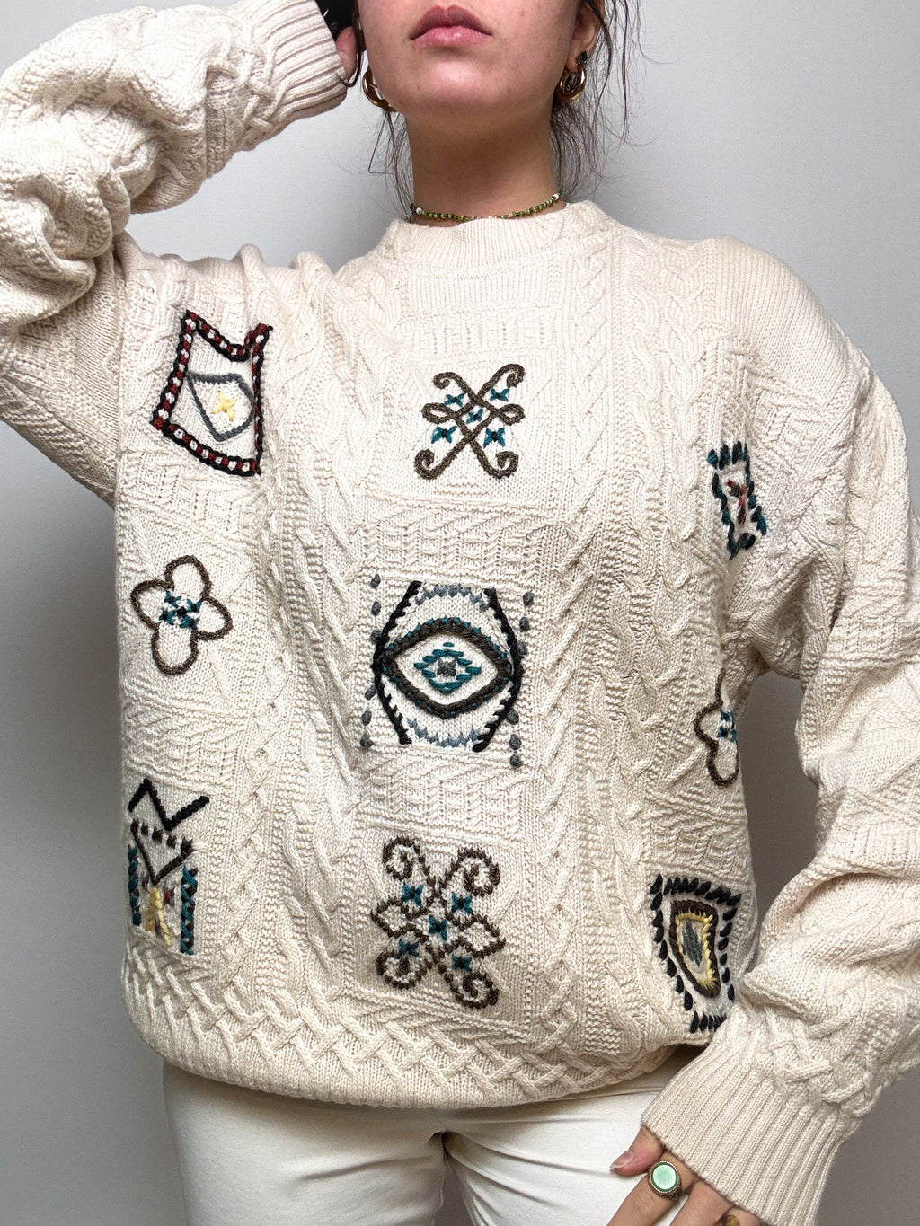 Paket 3 – Gemusterter weißer Strickpullover + Vintage-Weste M/L