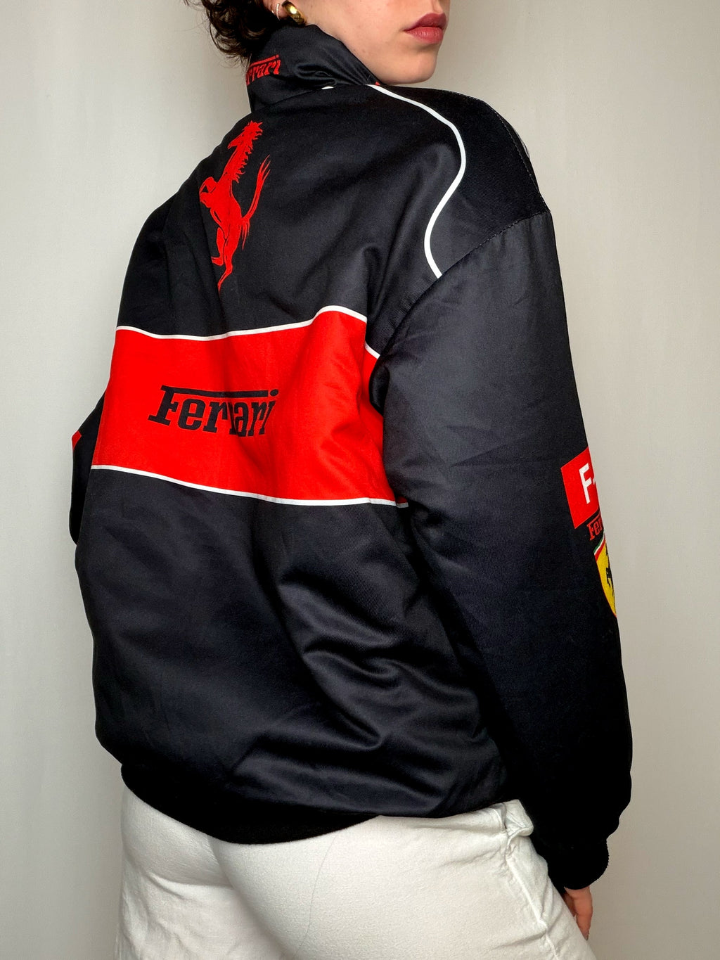 bomber noire et rouge Ferrari L vintage