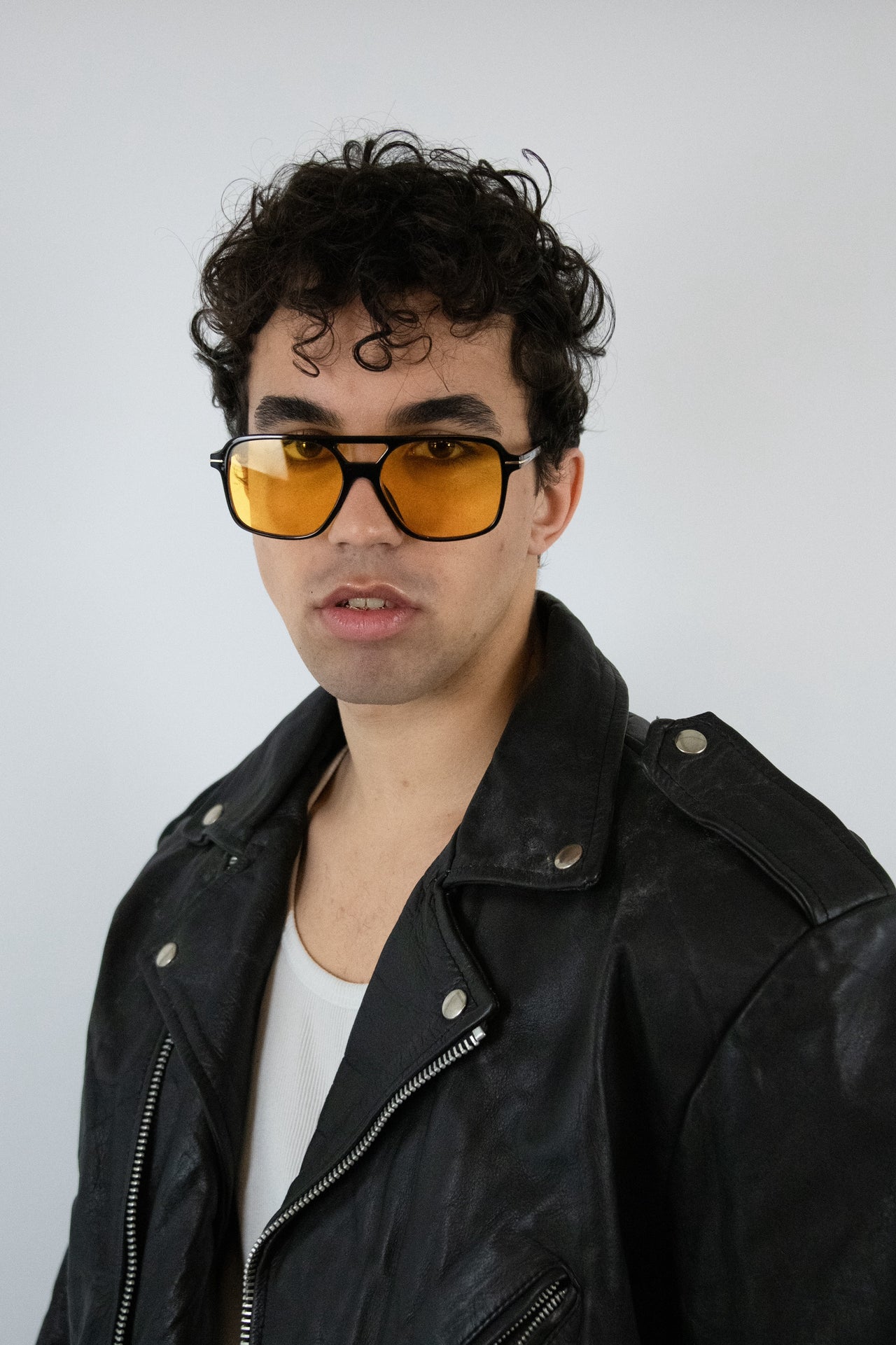 Lunettes vintage 70's recyclées noires avec verres jaunes