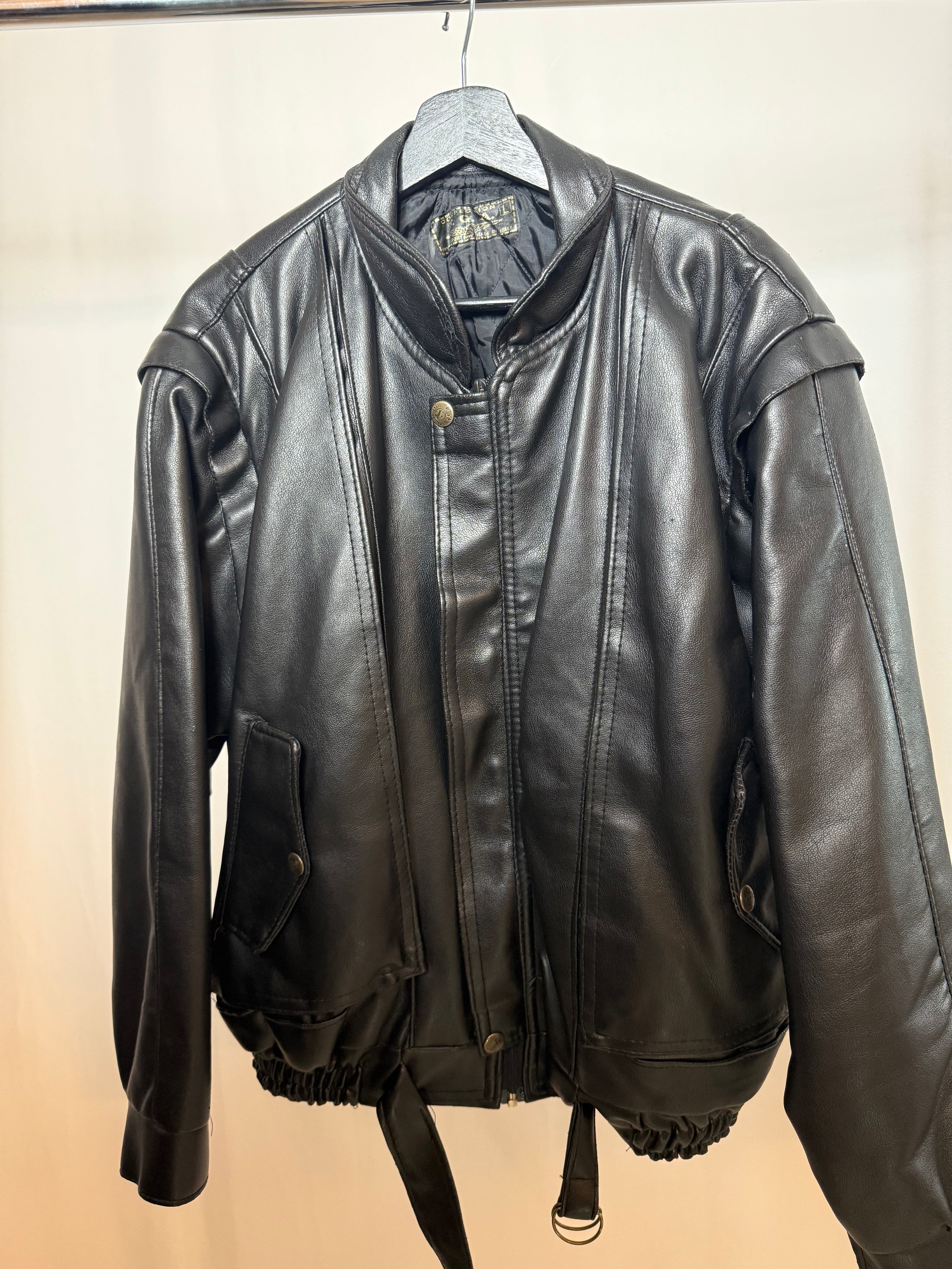 Black leather jacket L live