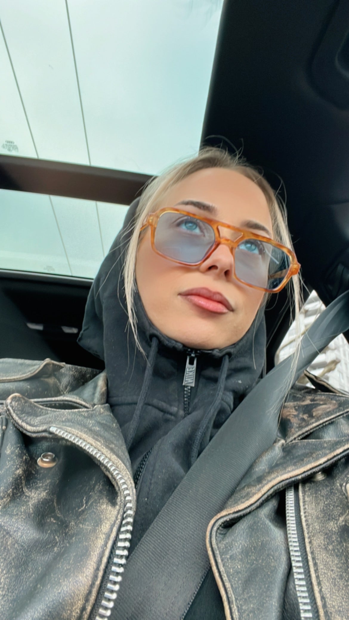 Blaue, recycelte, rechteckige Vintage-Brille mit blauen Gläsern 