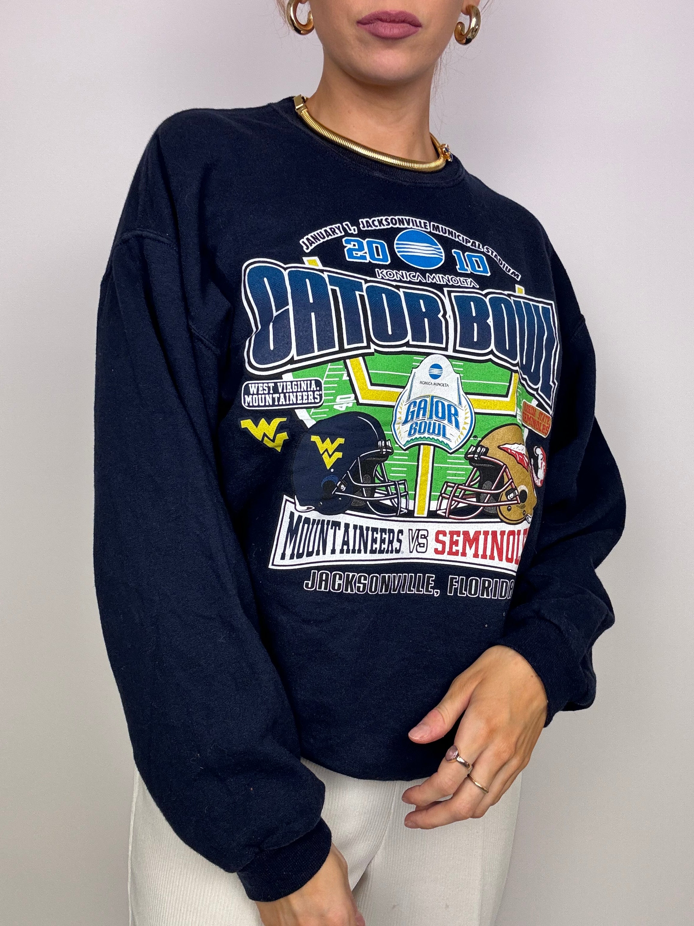 Dark blue vintage American sweater