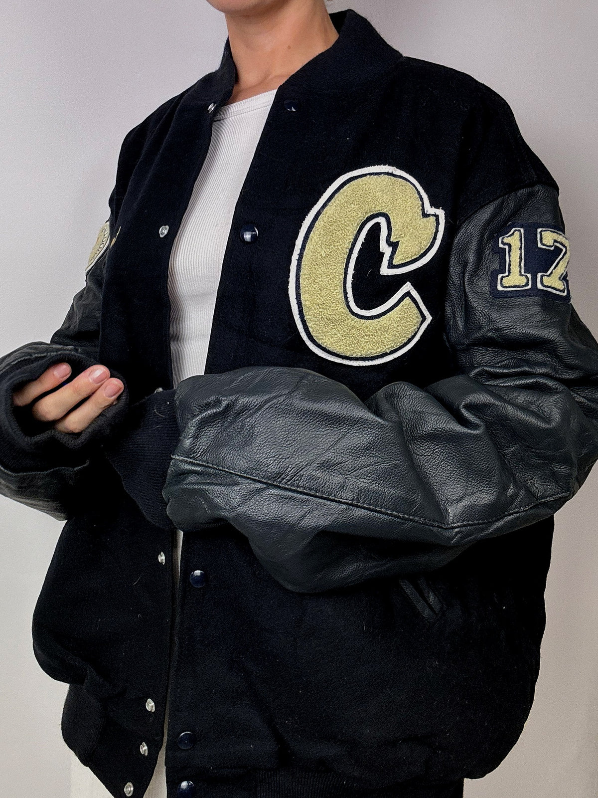 Bomberjacke mit Lederärmeln