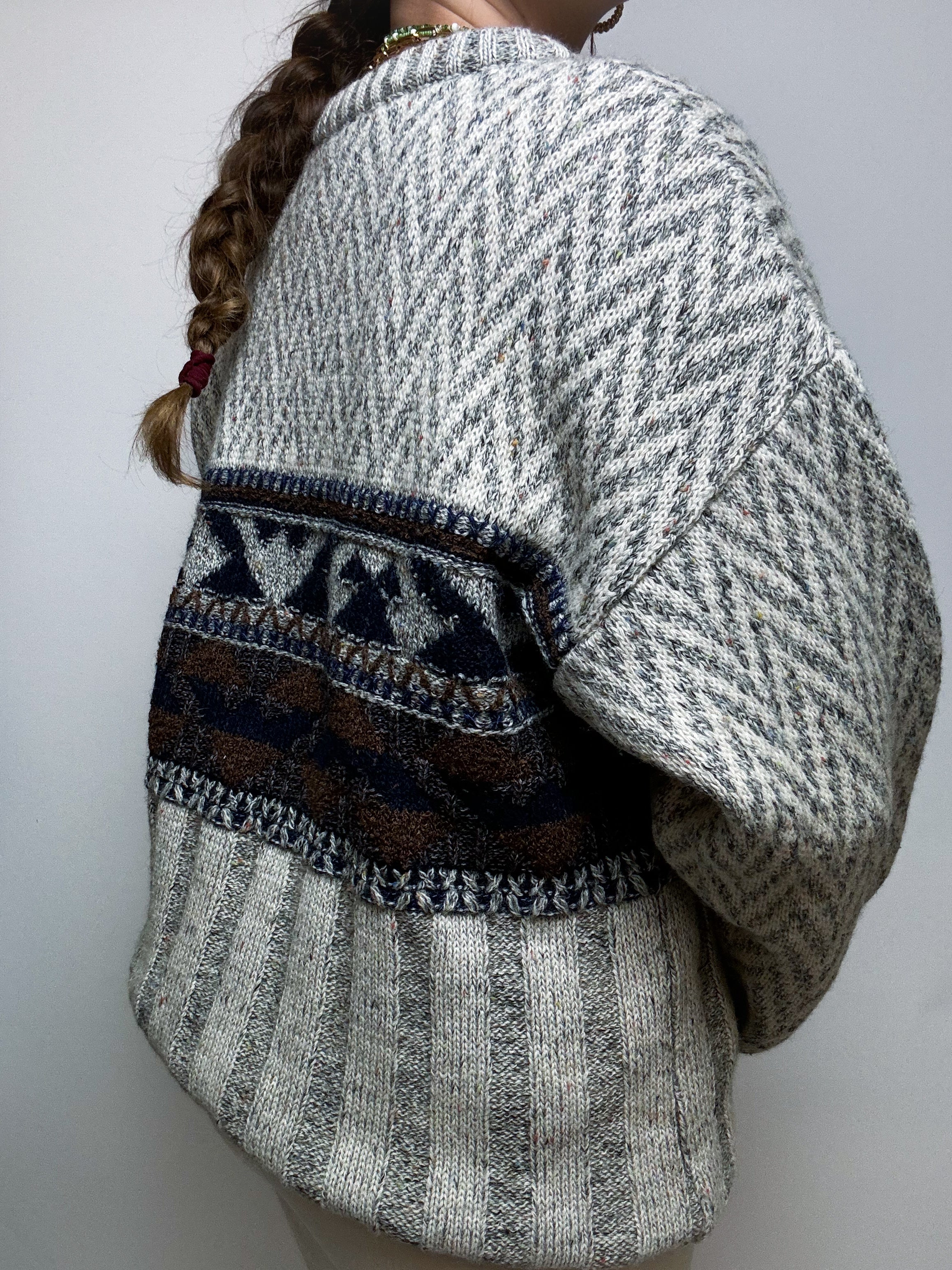 Gray and white knit sweater with vintage patterns M/L