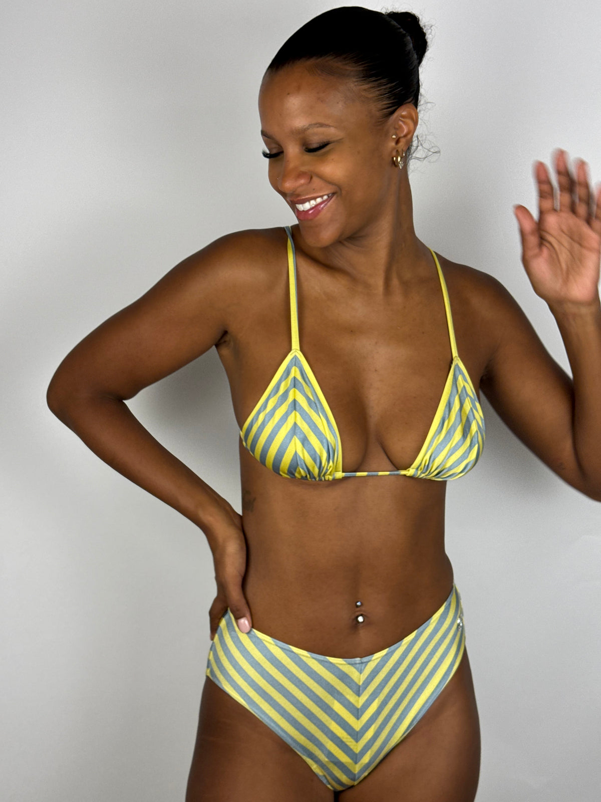 Maillot de bain deux pièce jaune rayé