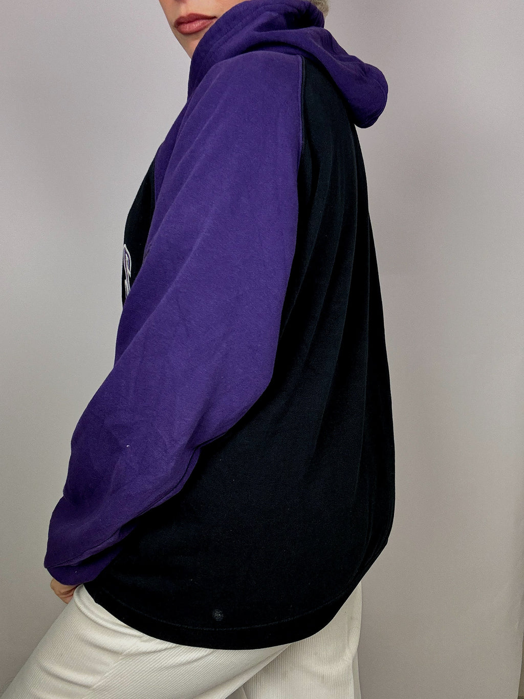 Lila-schwarzer Reebok Raven Hoodie