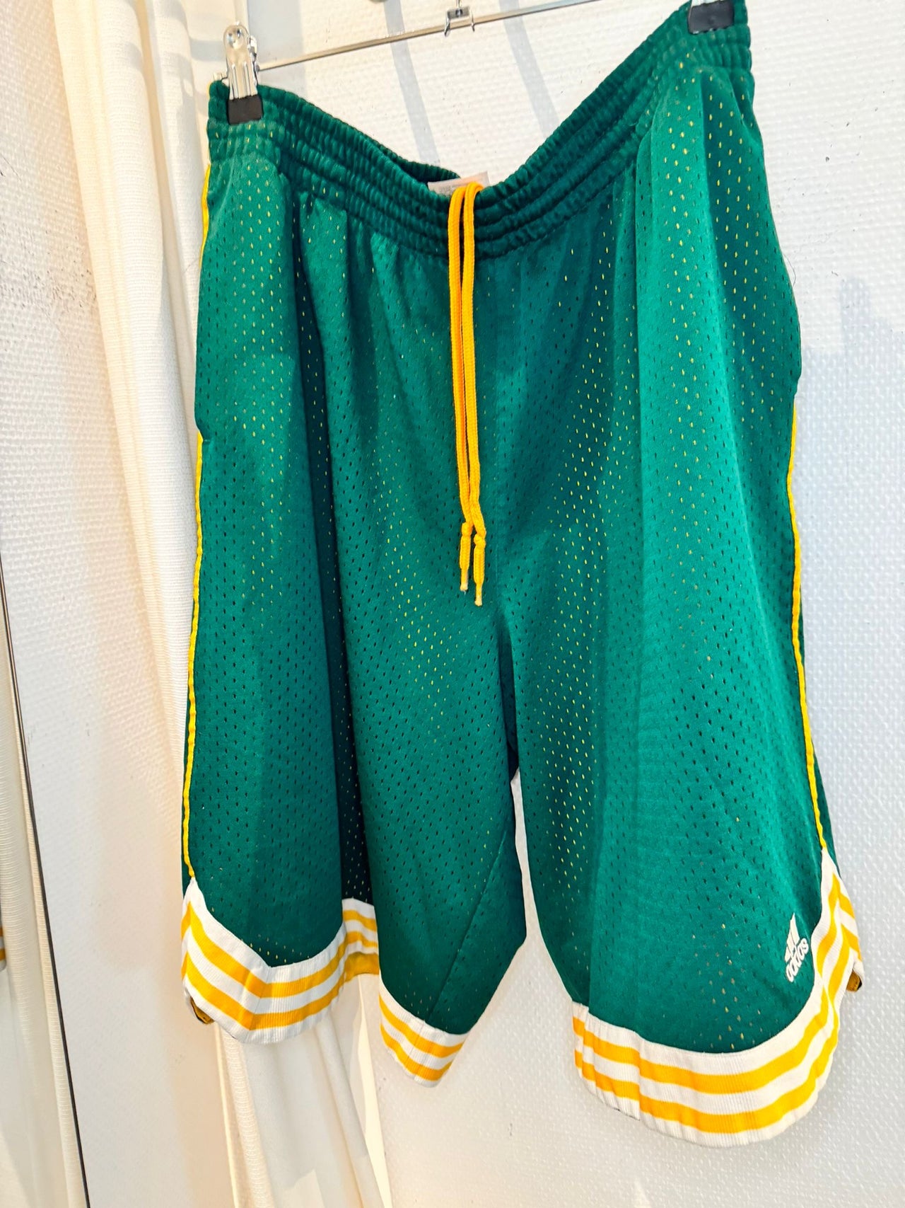 Short de sport vintage Adidas vert et jaune L