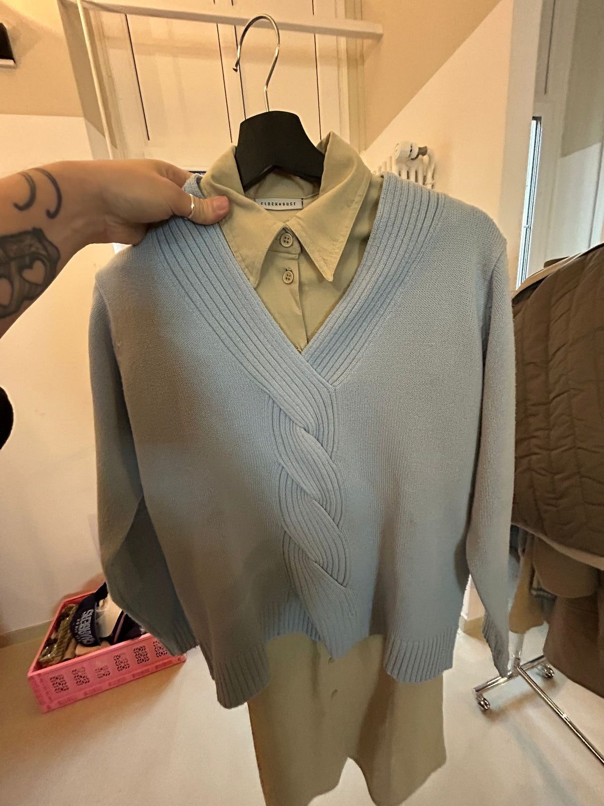 Light blue knitted sweater L