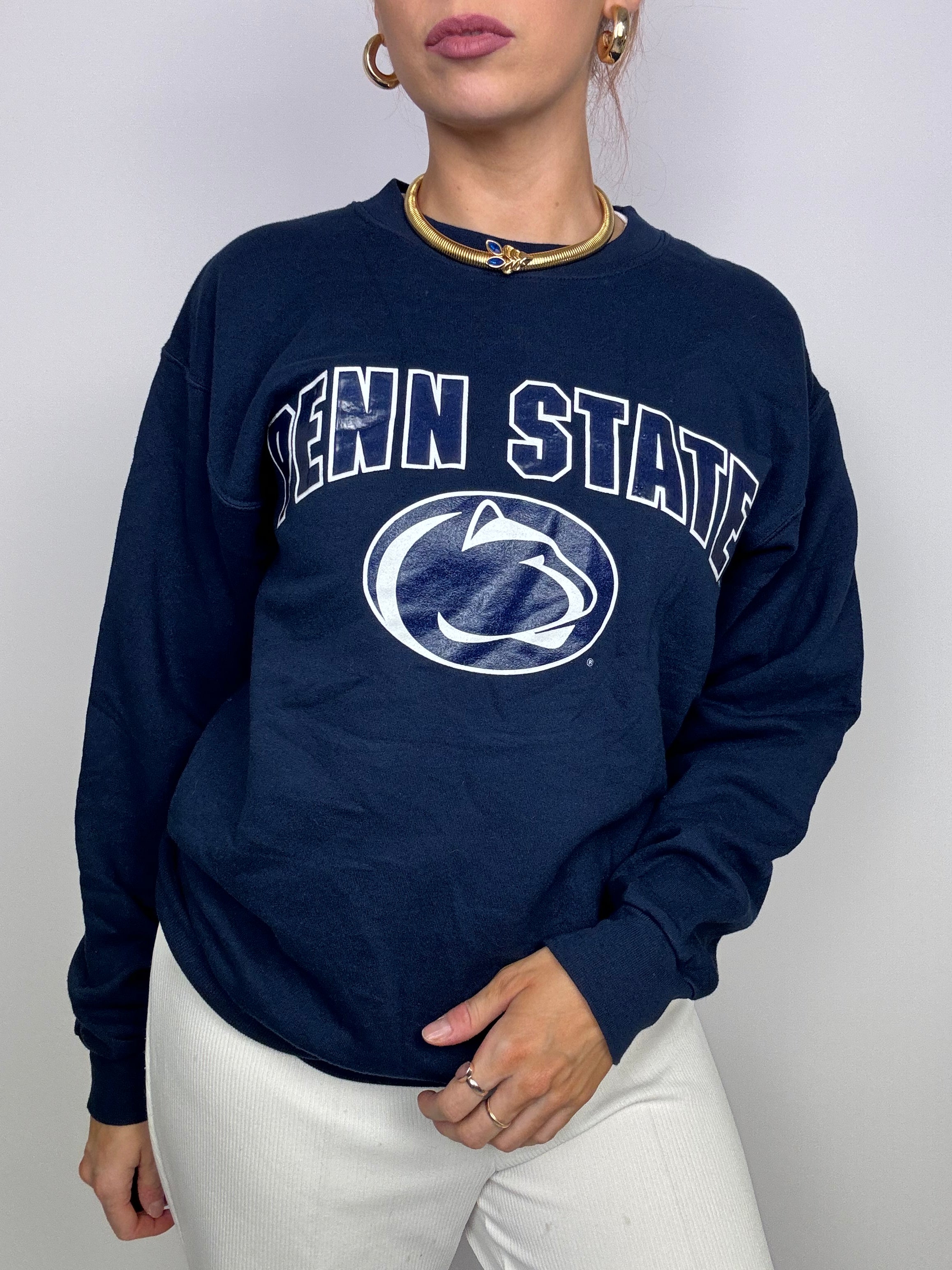 Dark blue vintage American sweater