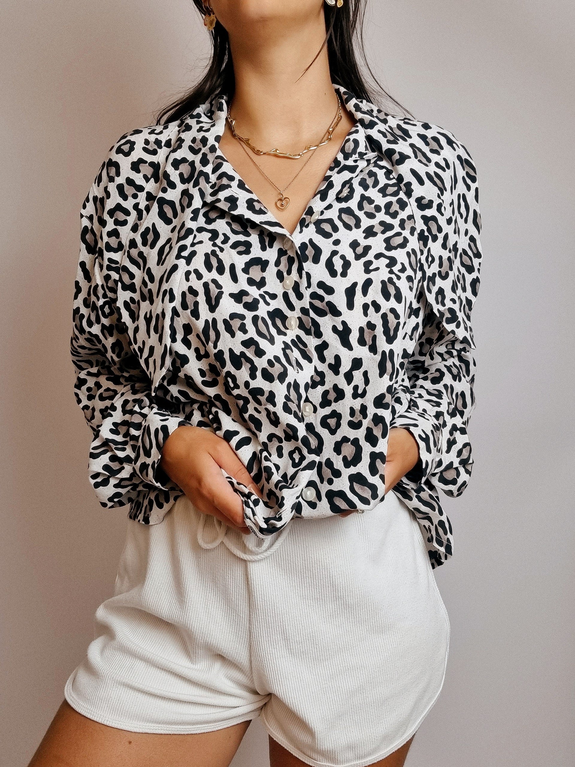 Chemise Vintage 80/90s en soie léopard grise L