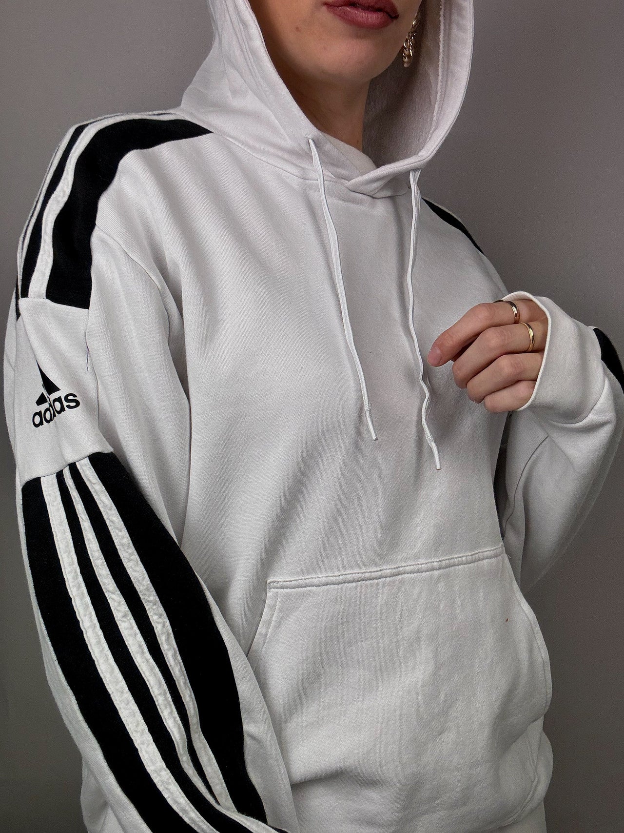 Pull à capuche blanc et noir Adidas