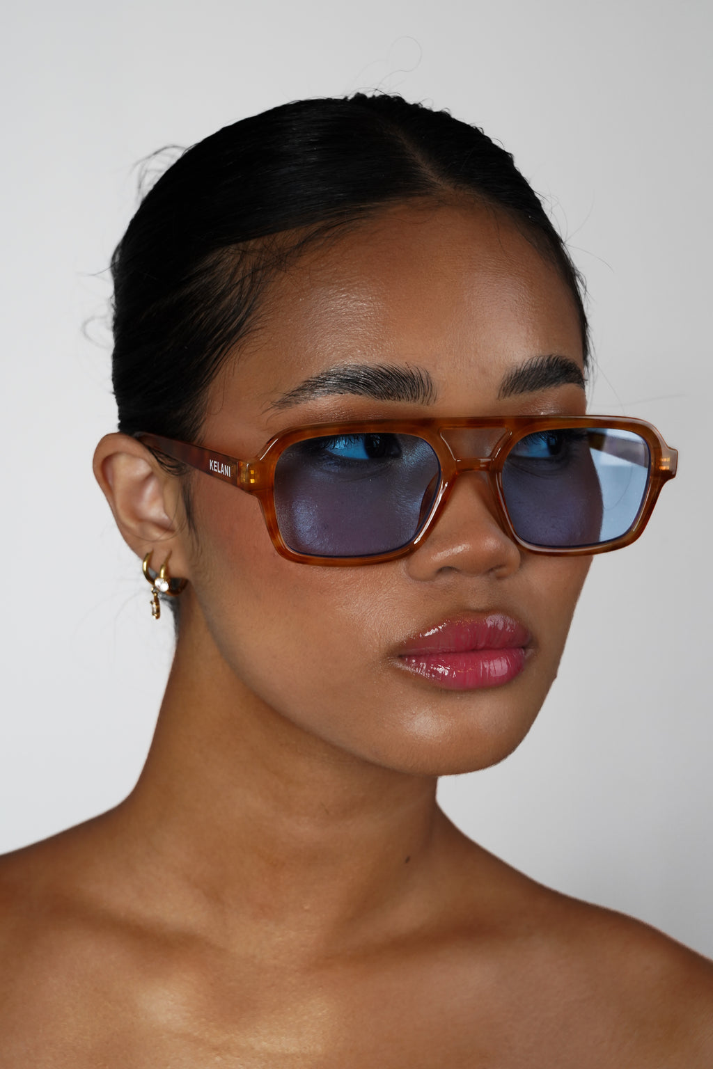 Blaue, recycelte, rechteckige Vintage-Brille mit blauen Gläsern 