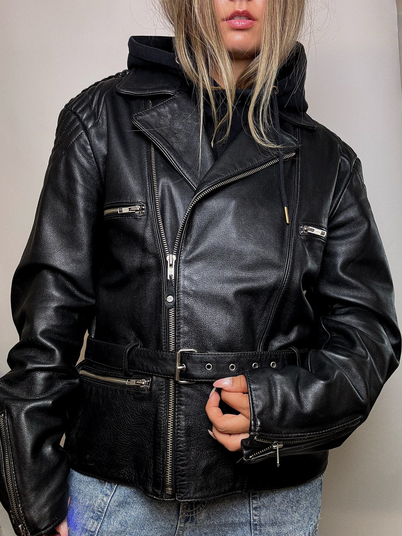 Perfecto en cuir vintage avec ceinture intégrée