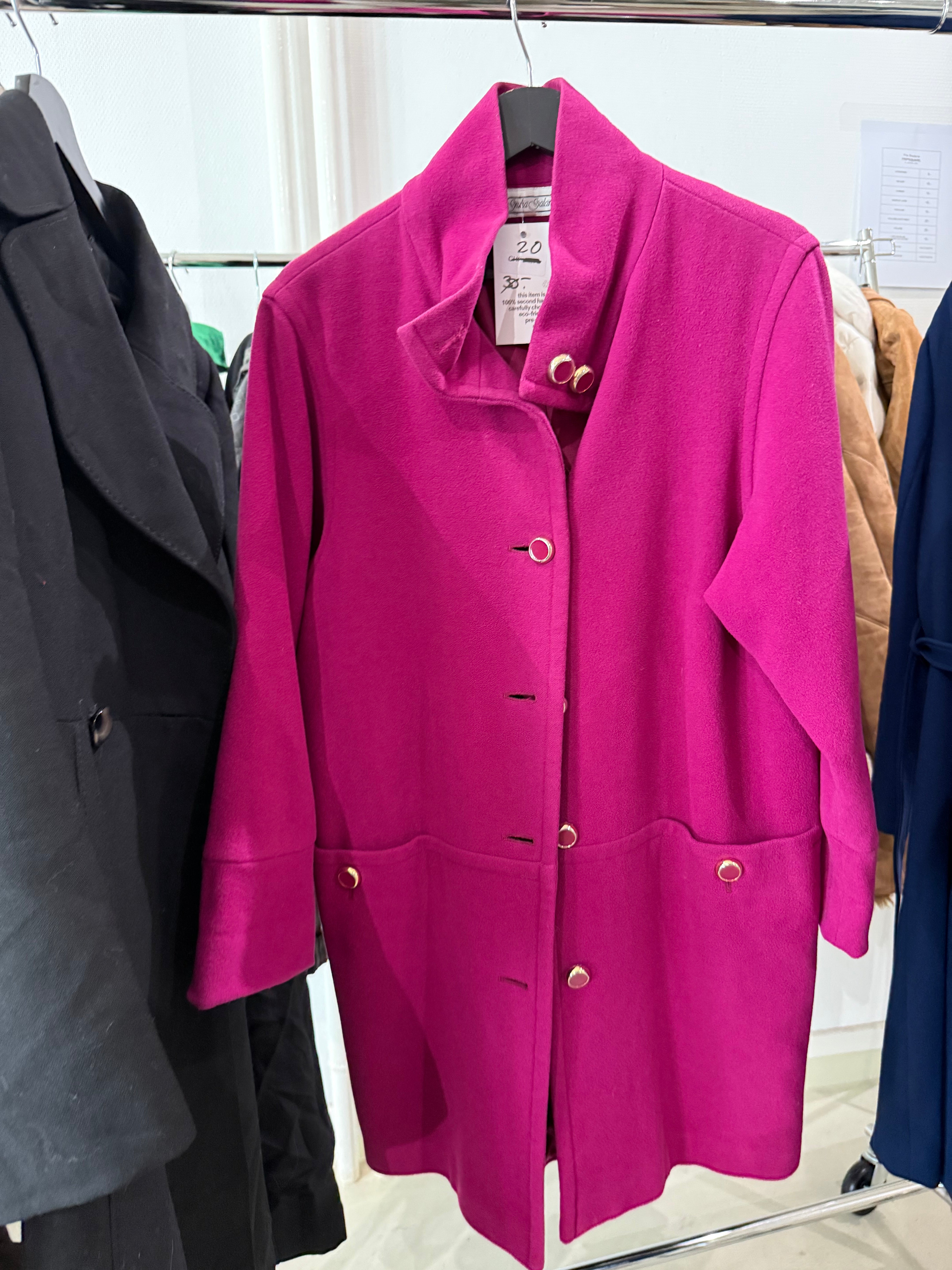 Manteau vintage rose fushia boutons dorés