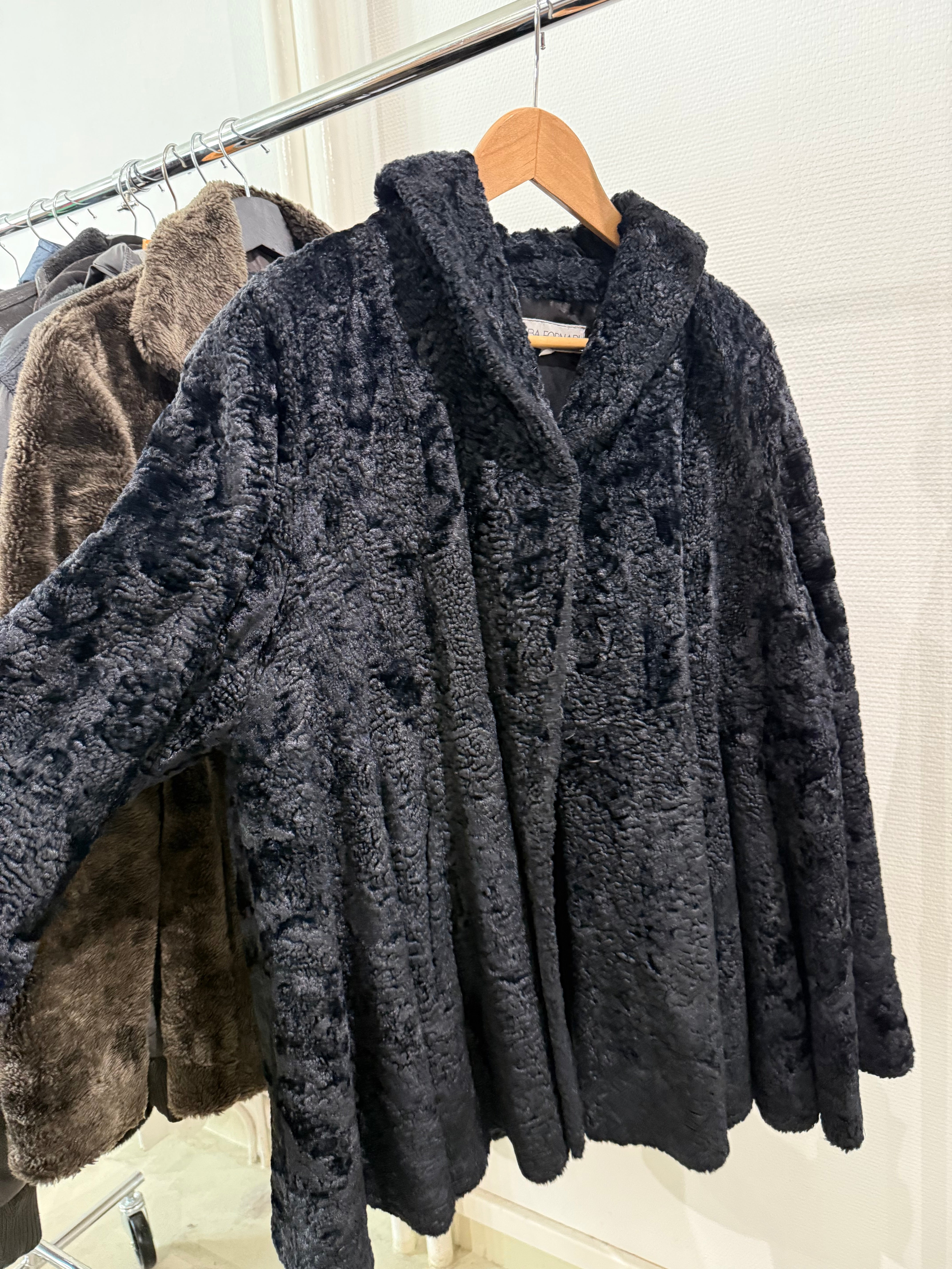 Fausse fourrure noire M