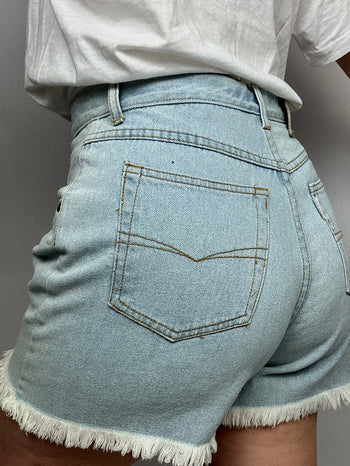 Short en jean bleu clair