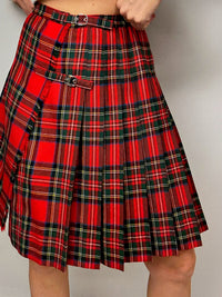 Roter Faltenrock im Vintage-Kilt-Stil