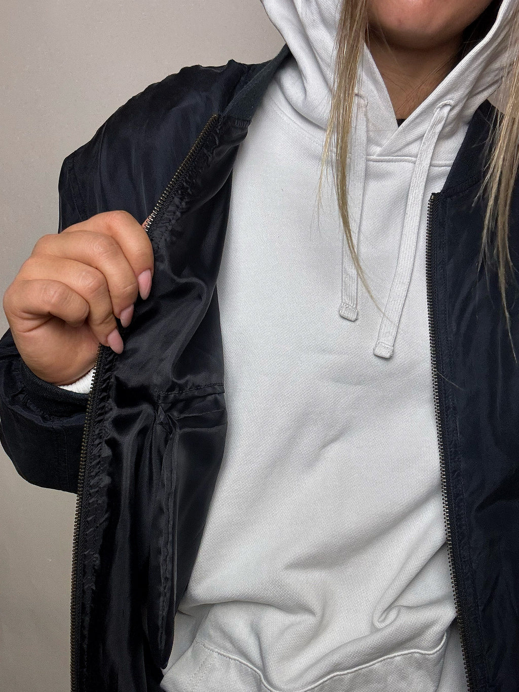 Vintage schwarze Seidenbomberjacke, Größe S