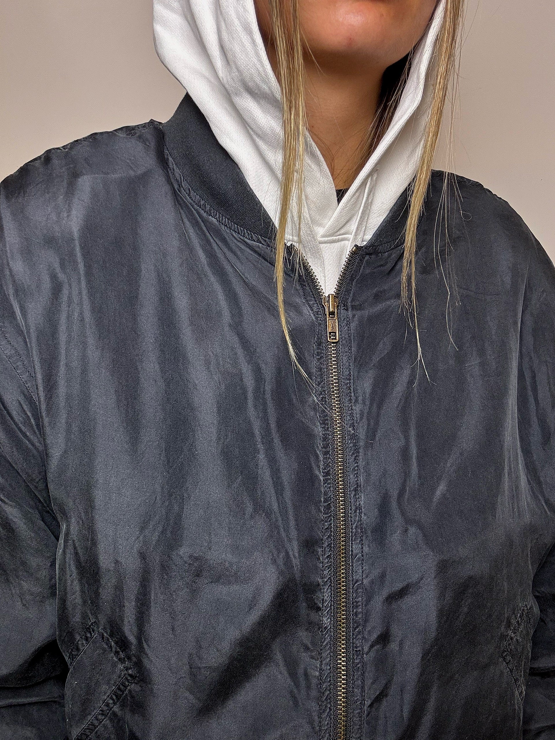 Vintage schwarze Seidenbomberjacke, Größe S