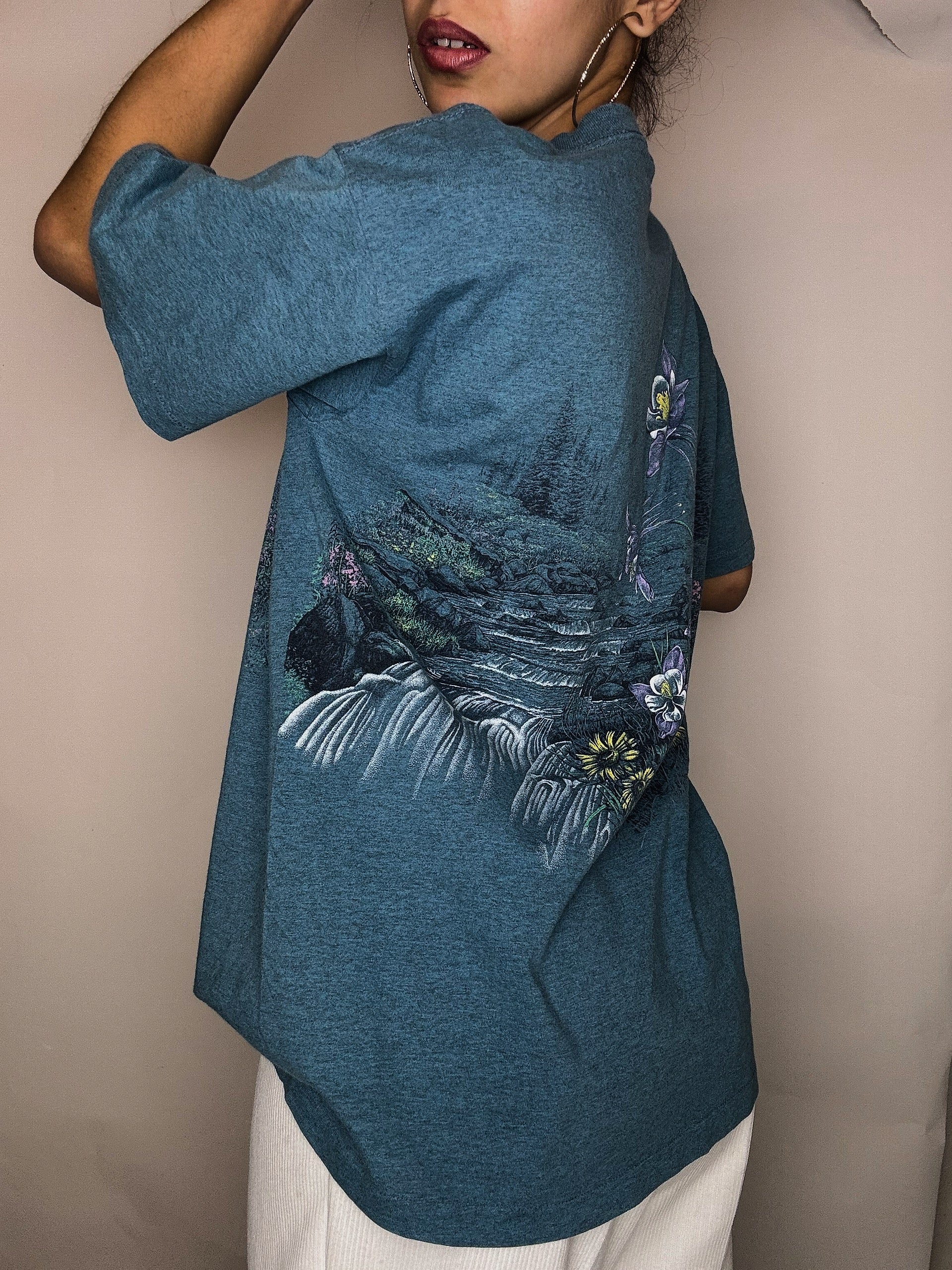 Tshirt bleu canard kitch avec broderie M/L vintage