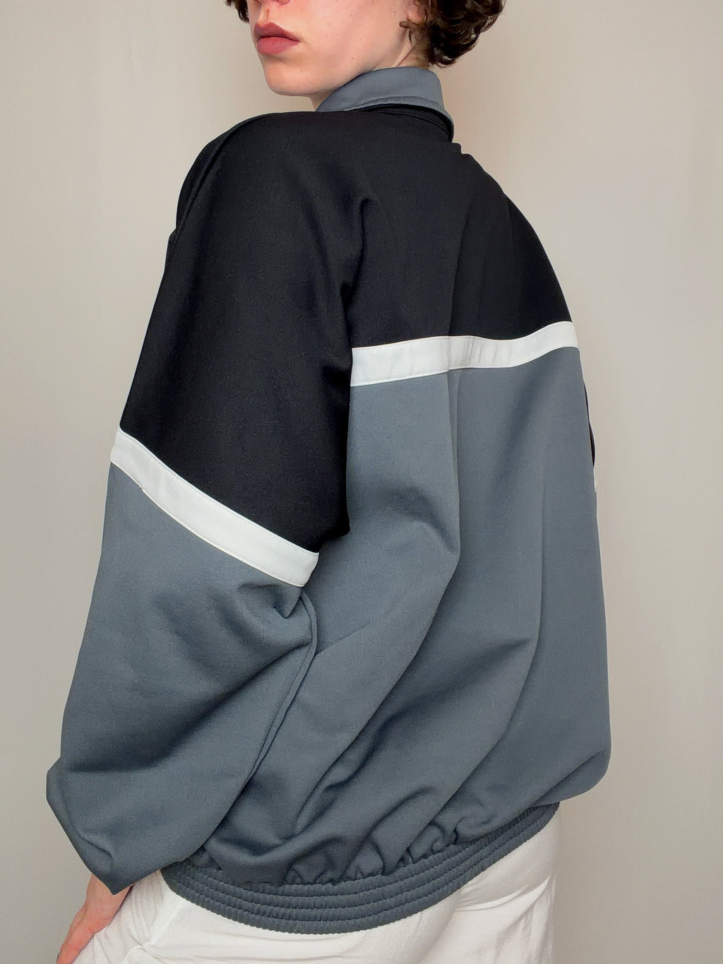 Sweat gris et noir Asics XL vintage