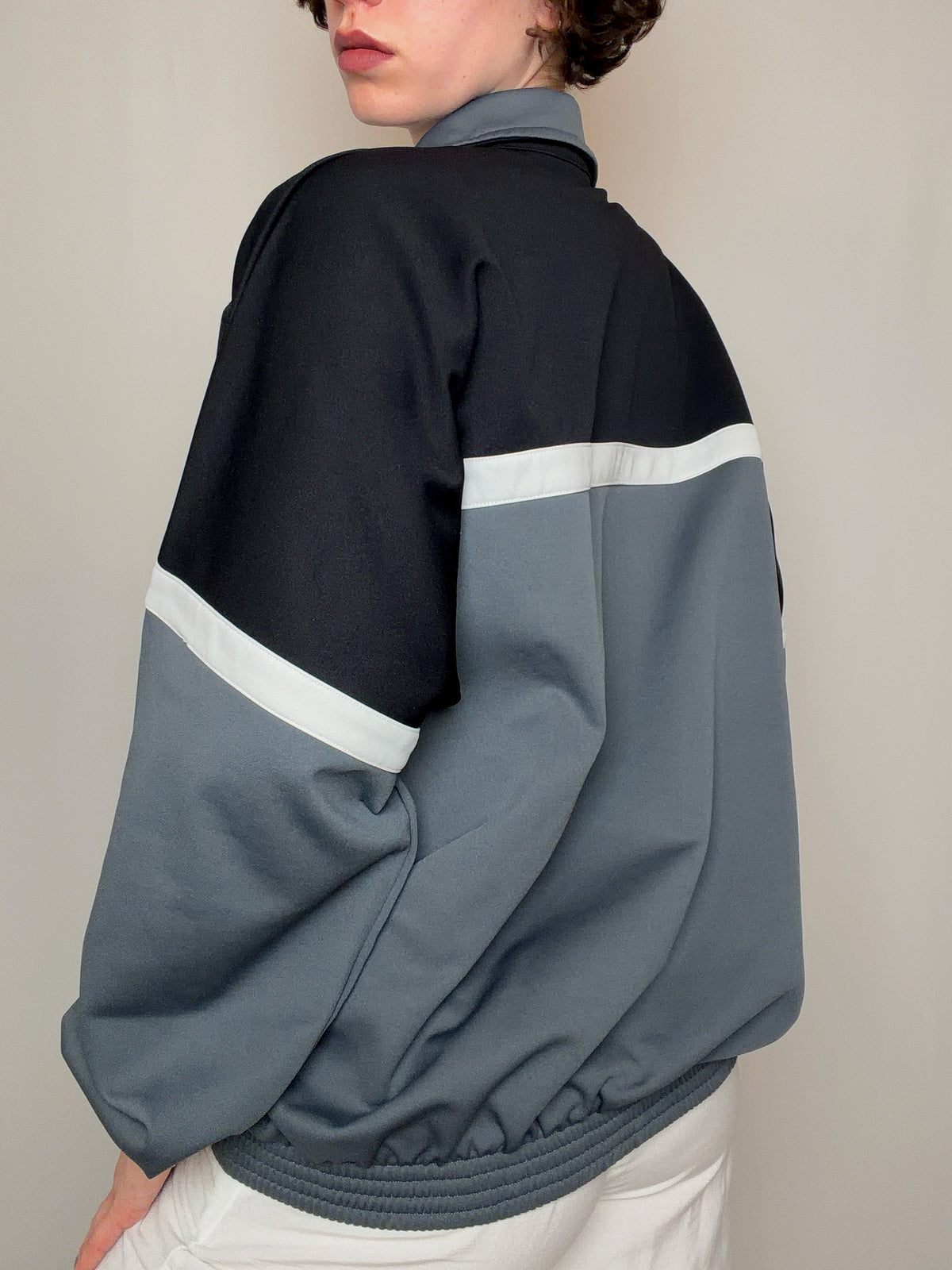 Sweat gris et noir Asics XL vintage
