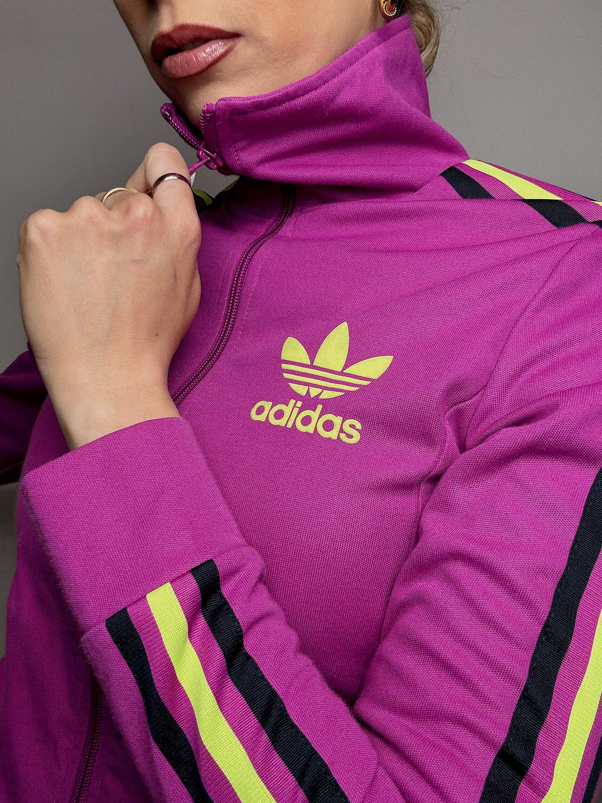 ADIDAS M Vintage Himbeer-taillierte Jacke