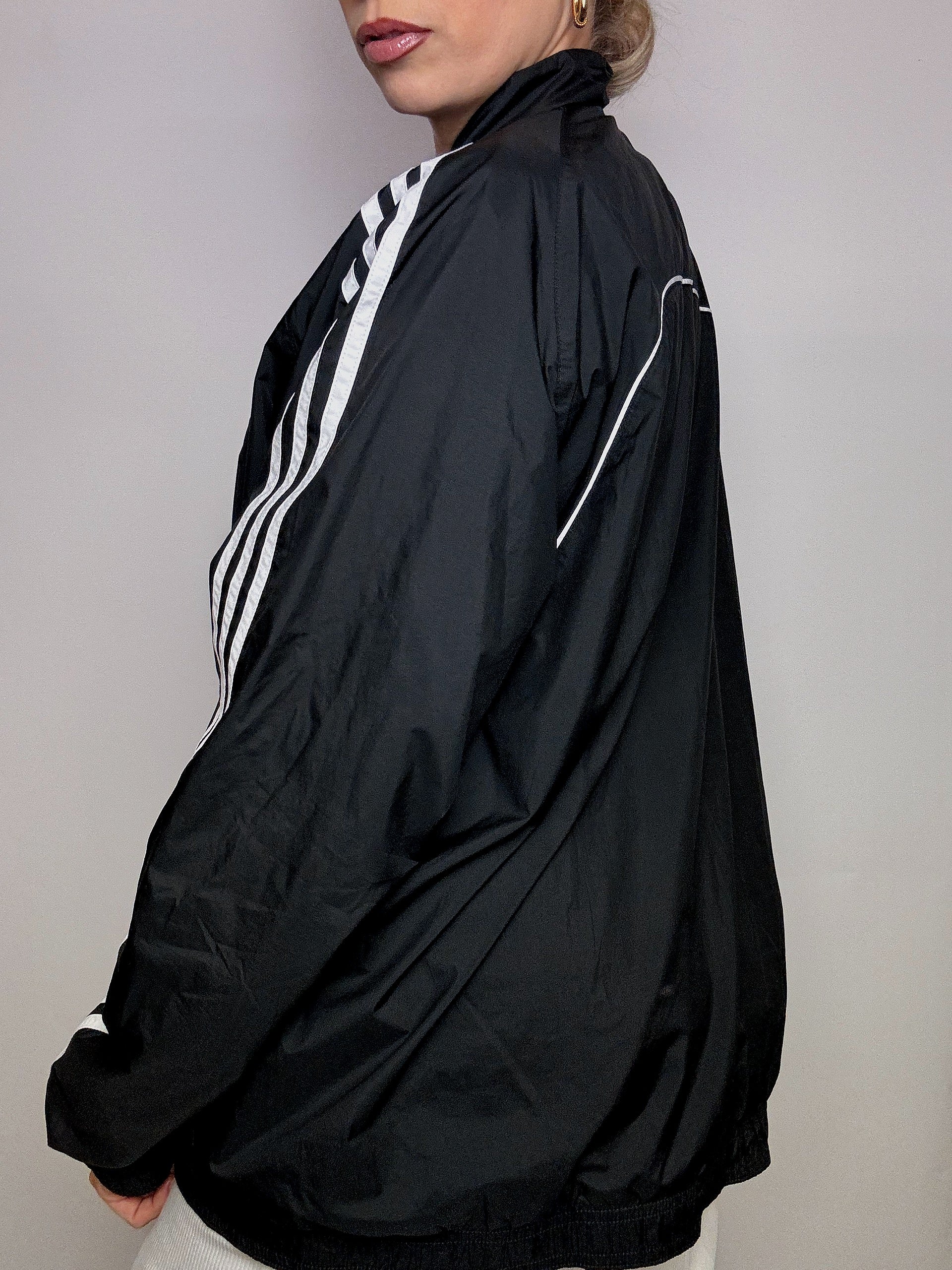 ADIDAS L vintage black sports jacket