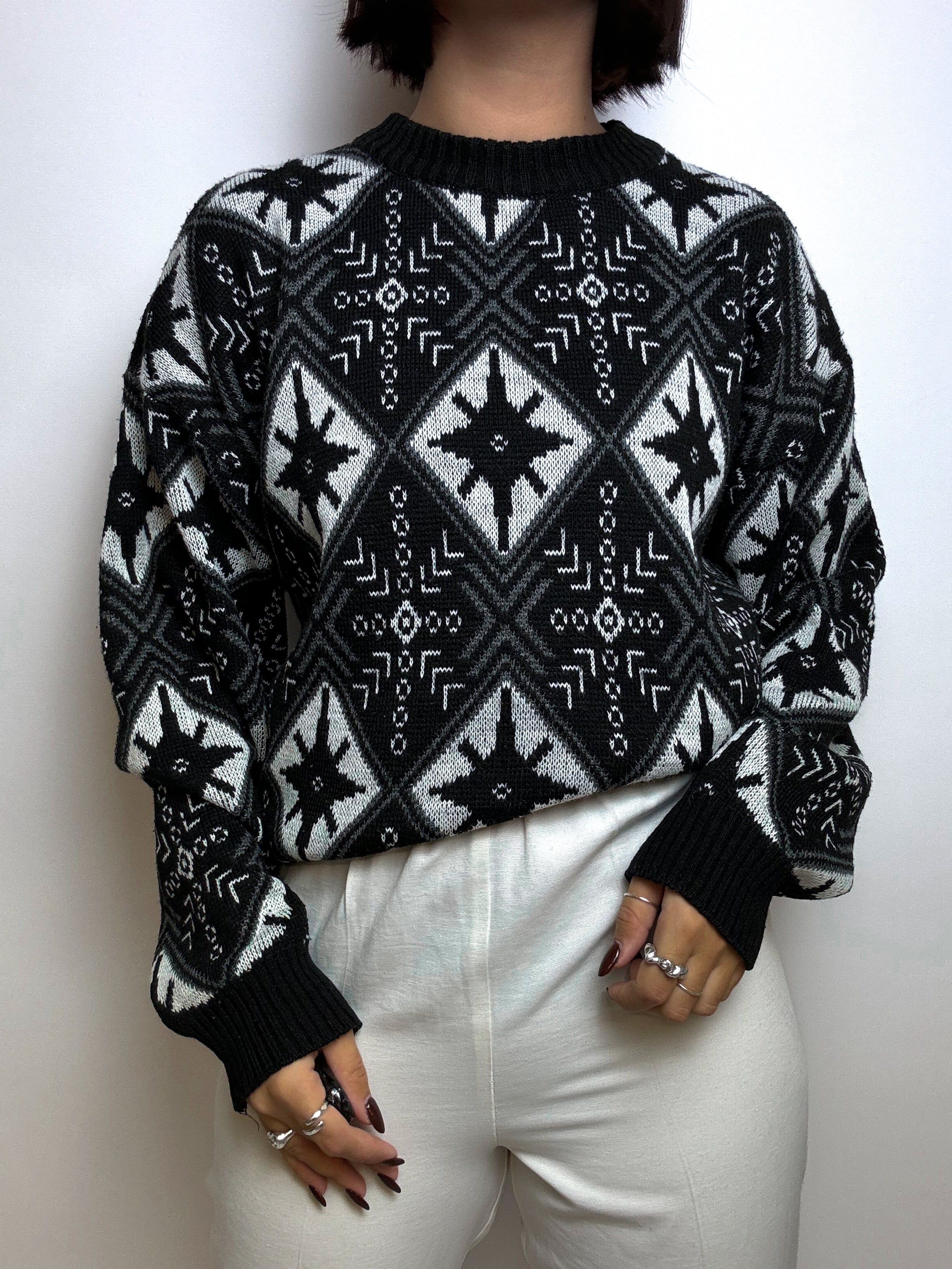 Black and white vintage knit sweater M 