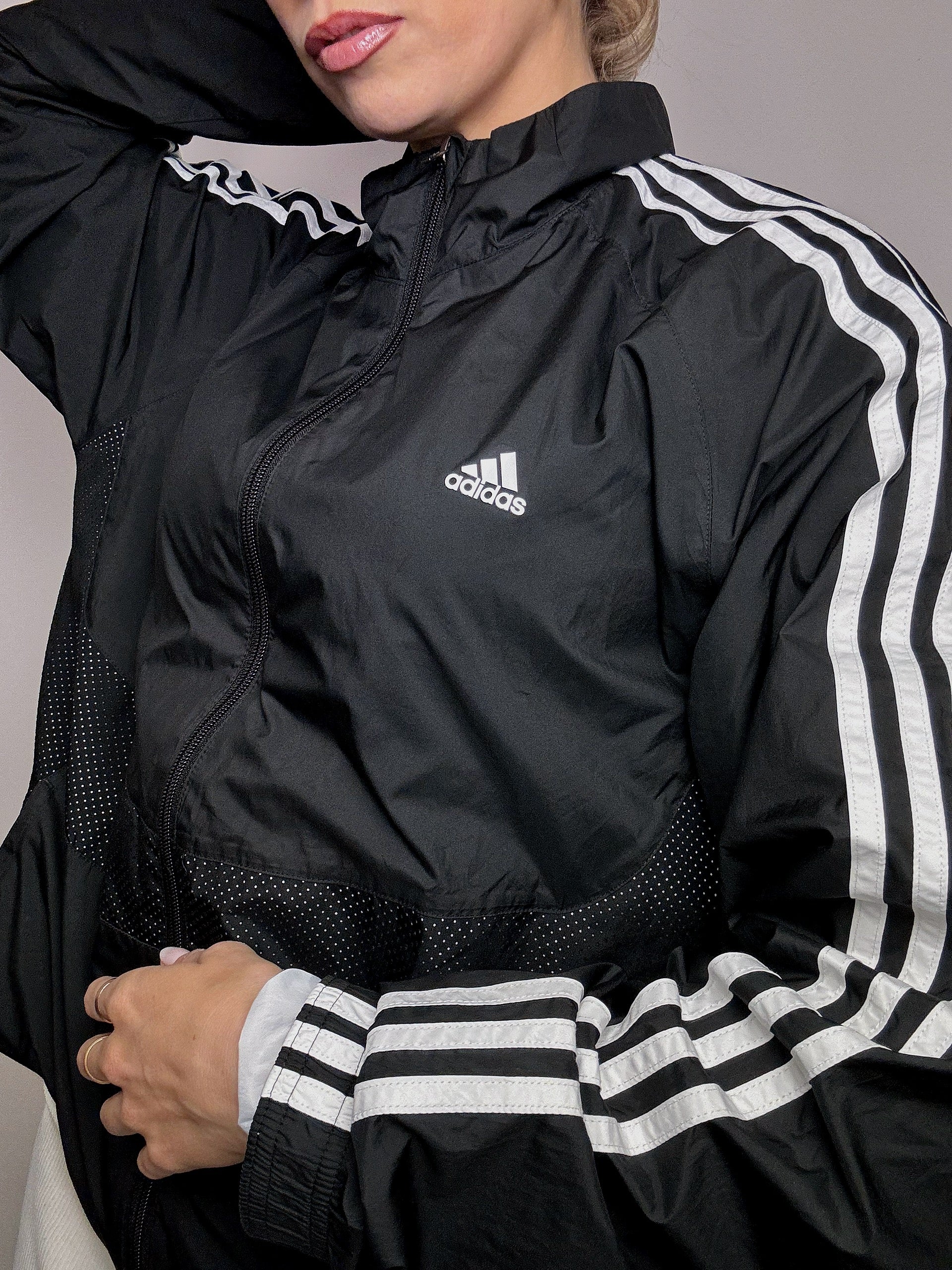 ADIDAS L vintage black sports jacket
