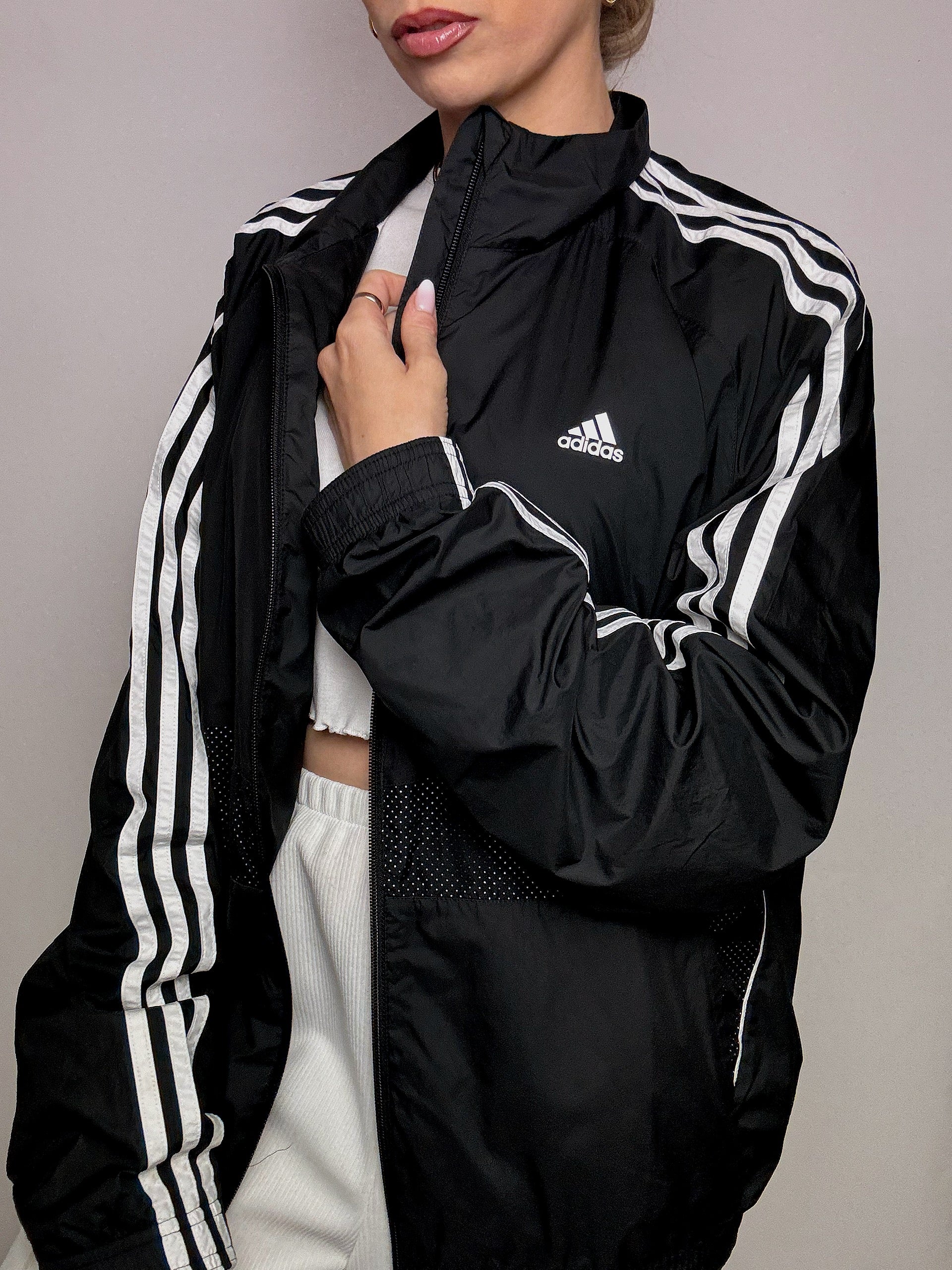 ADIDAS L vintage black sports jacket