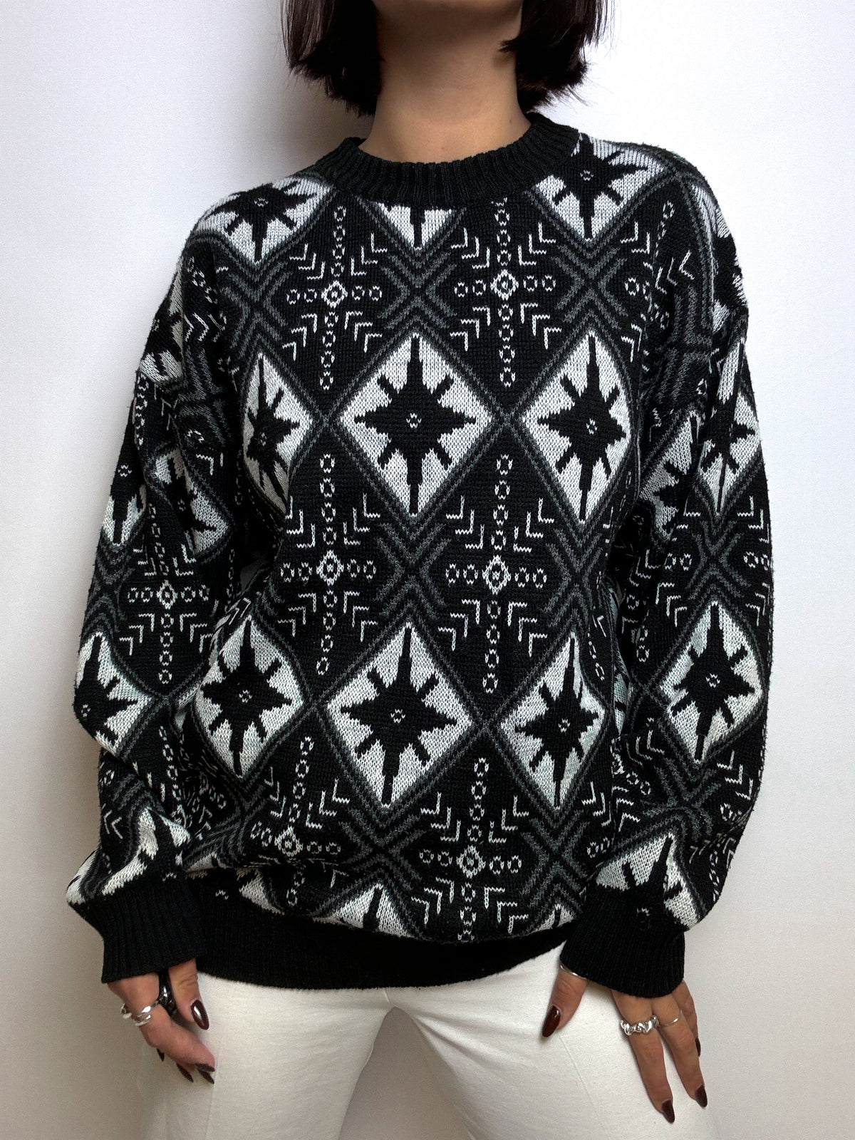 Black and white vintage knit sweater M 