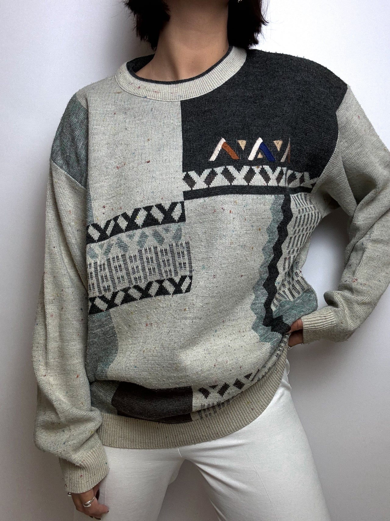 Beige patterned vintage knit sweater L 