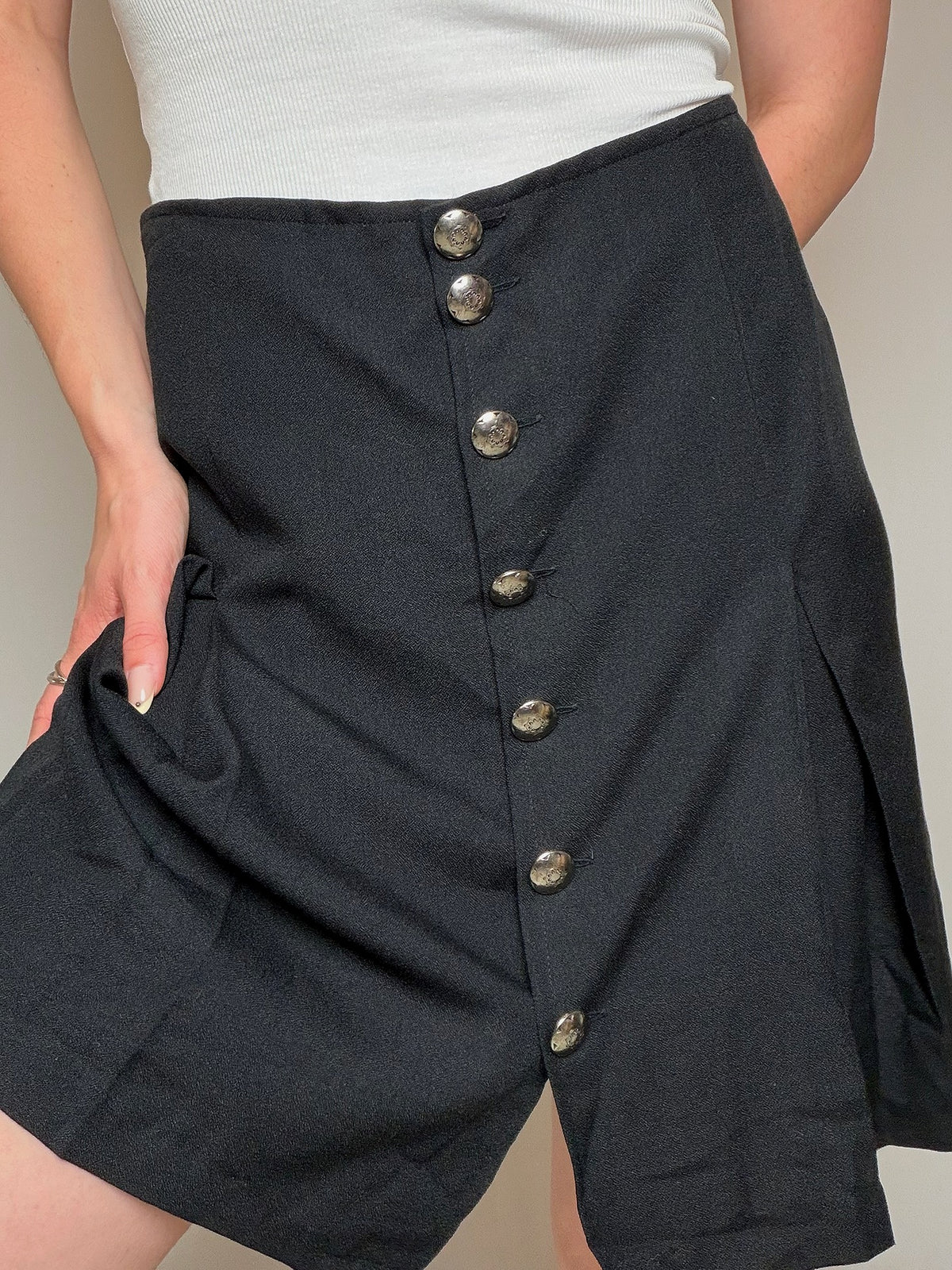 Jupe noire à boutons argentés M vintage