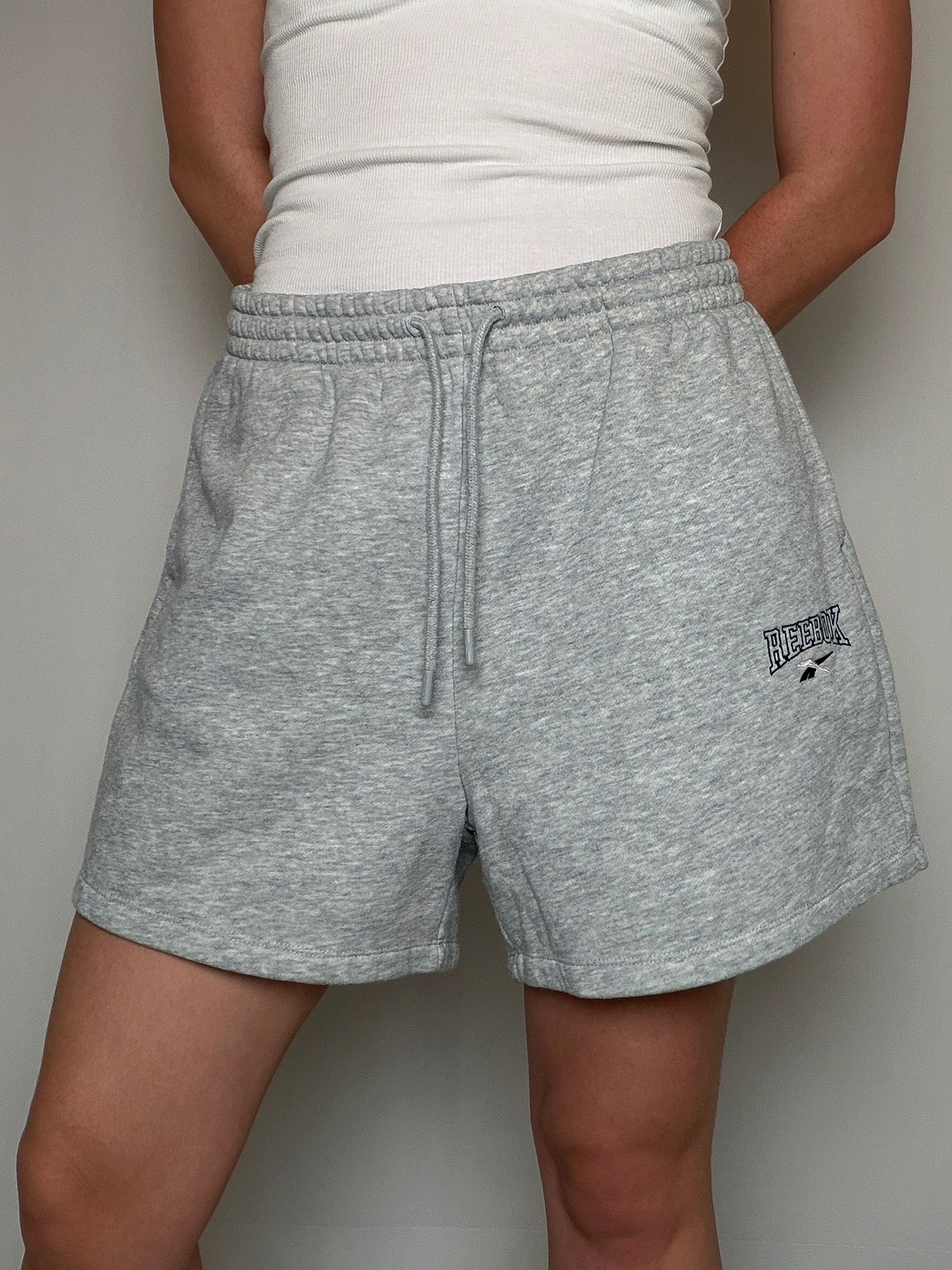 Short de sport gris Reebok L vintage