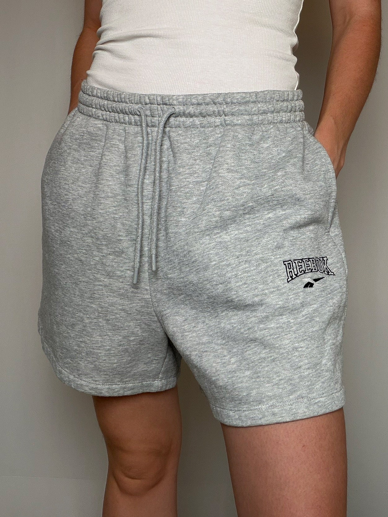 Short de sport gris Reebok L vintage