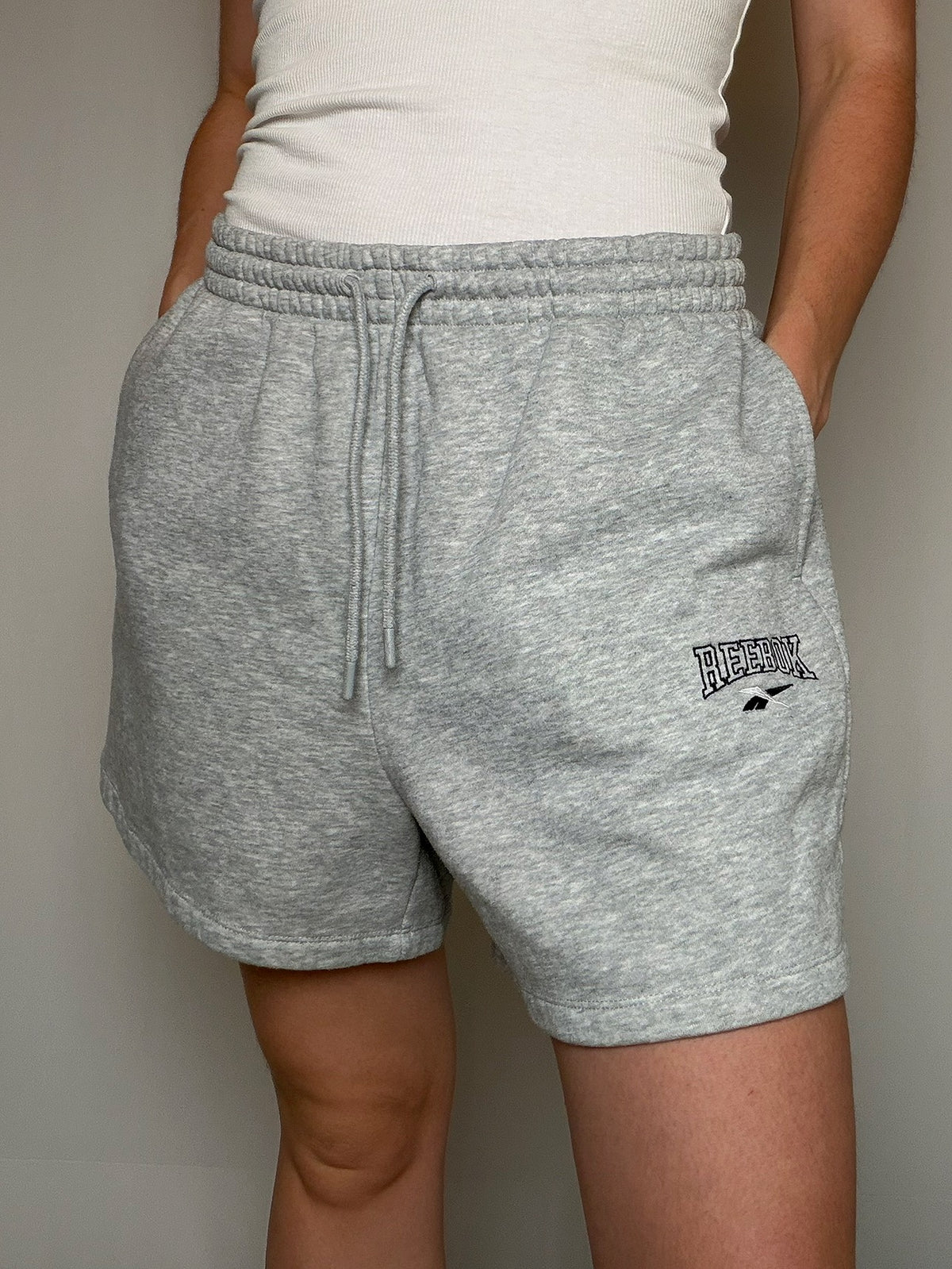 Short de sport gris Reebok L vintage