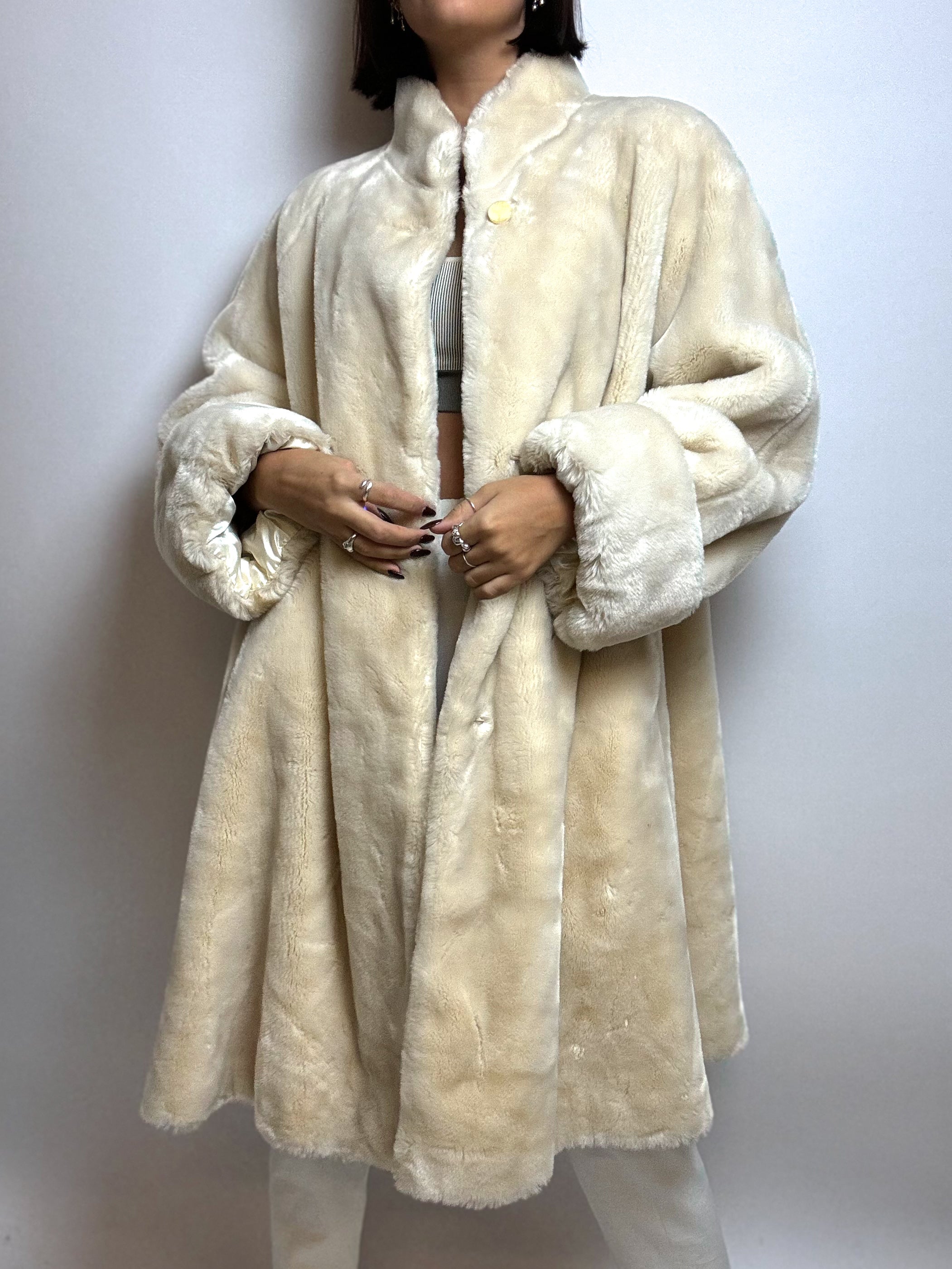Manteau en fausse fourrure crème vintage M