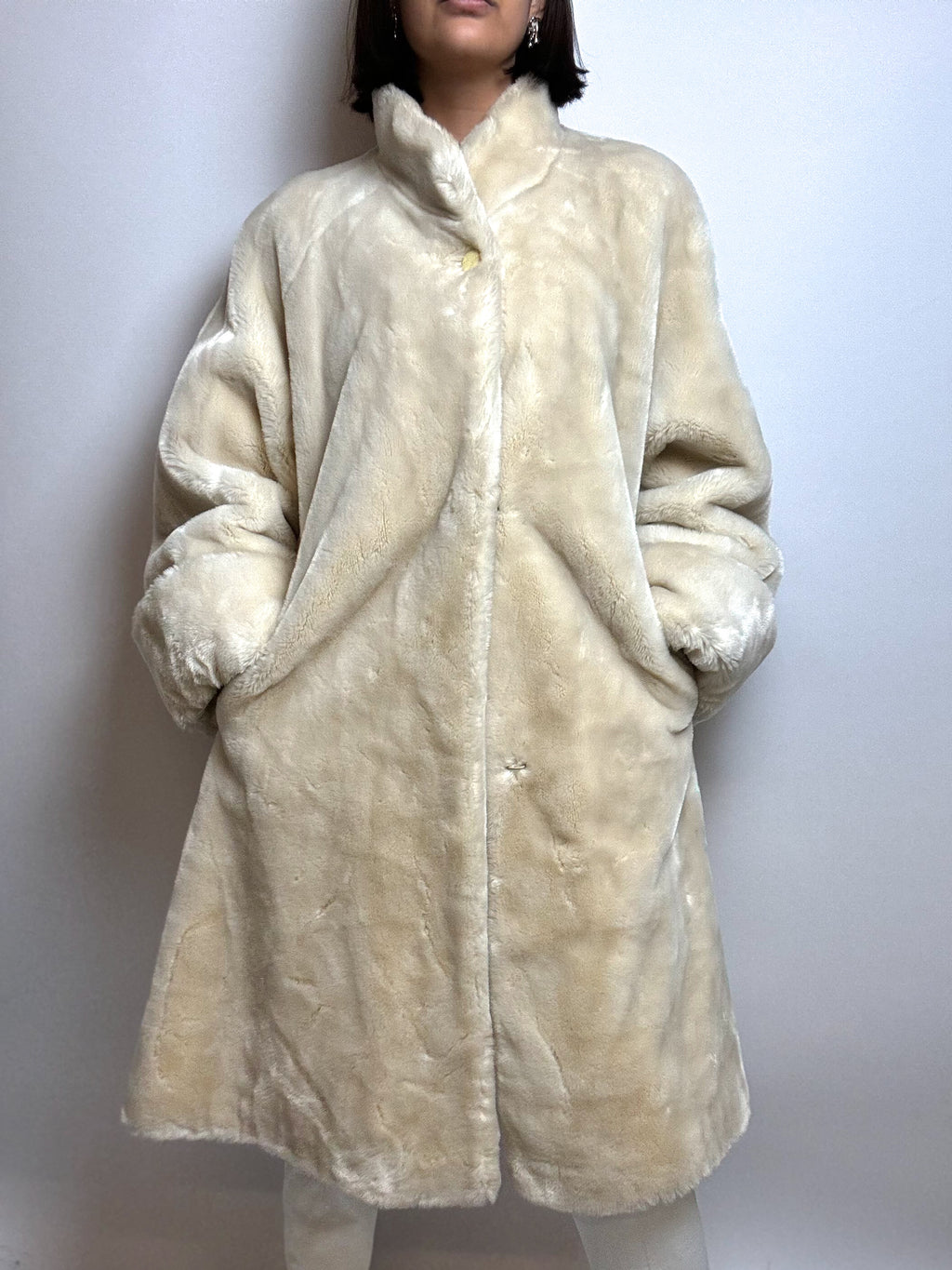 Manteau en fausse fourrure crème vintage M