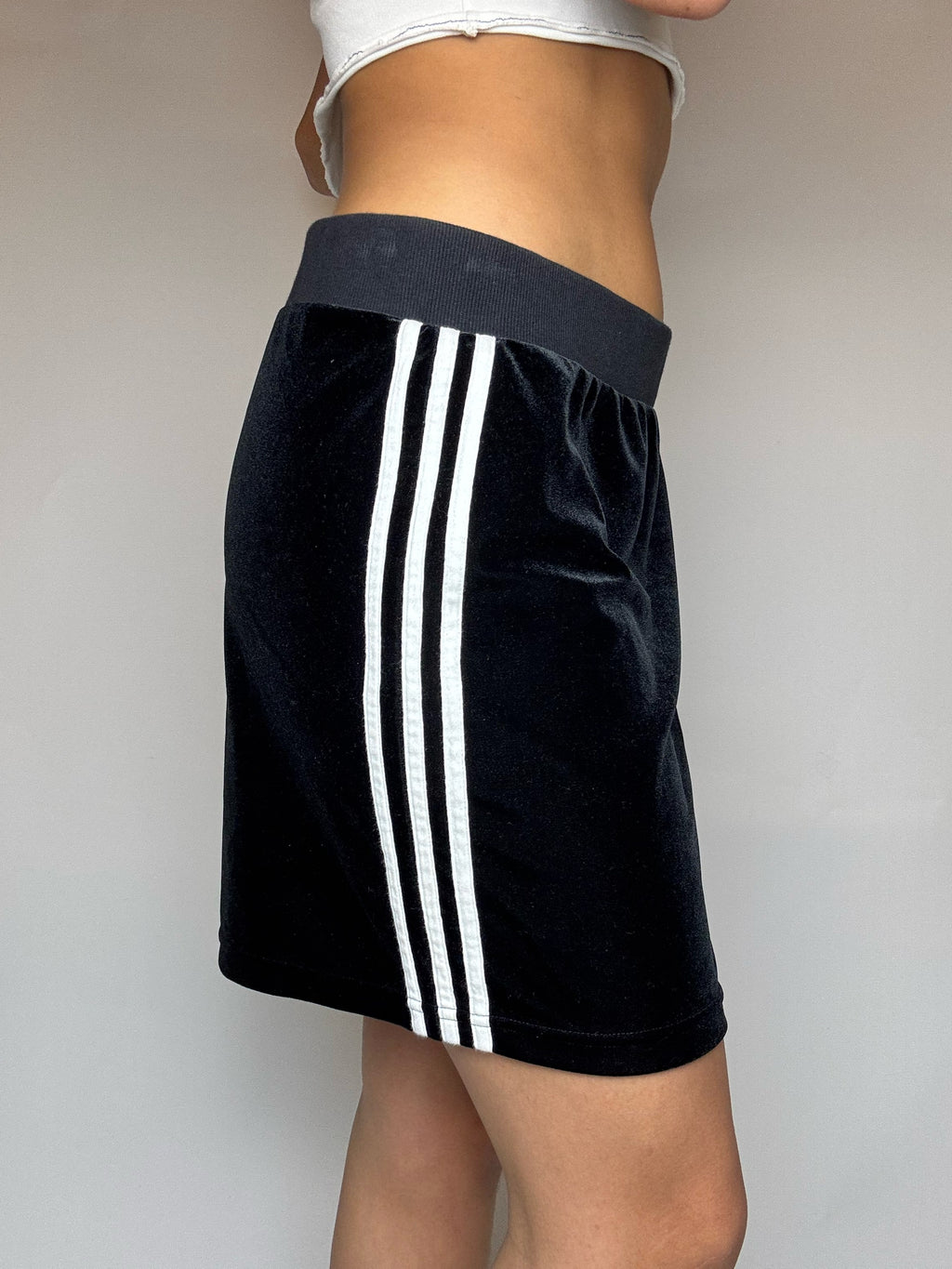 Jupe en velours noir ADIDAS S/M vintage