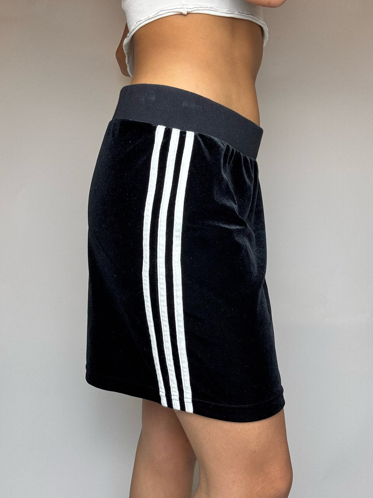 Jupe en velours noir ADIDAS S/M vintage