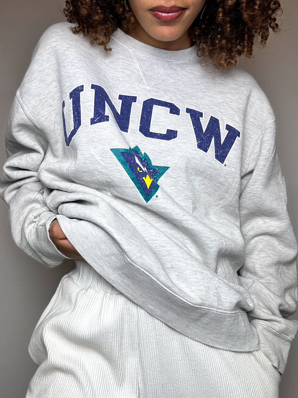 Sweat gris col rond UNCW M vintage