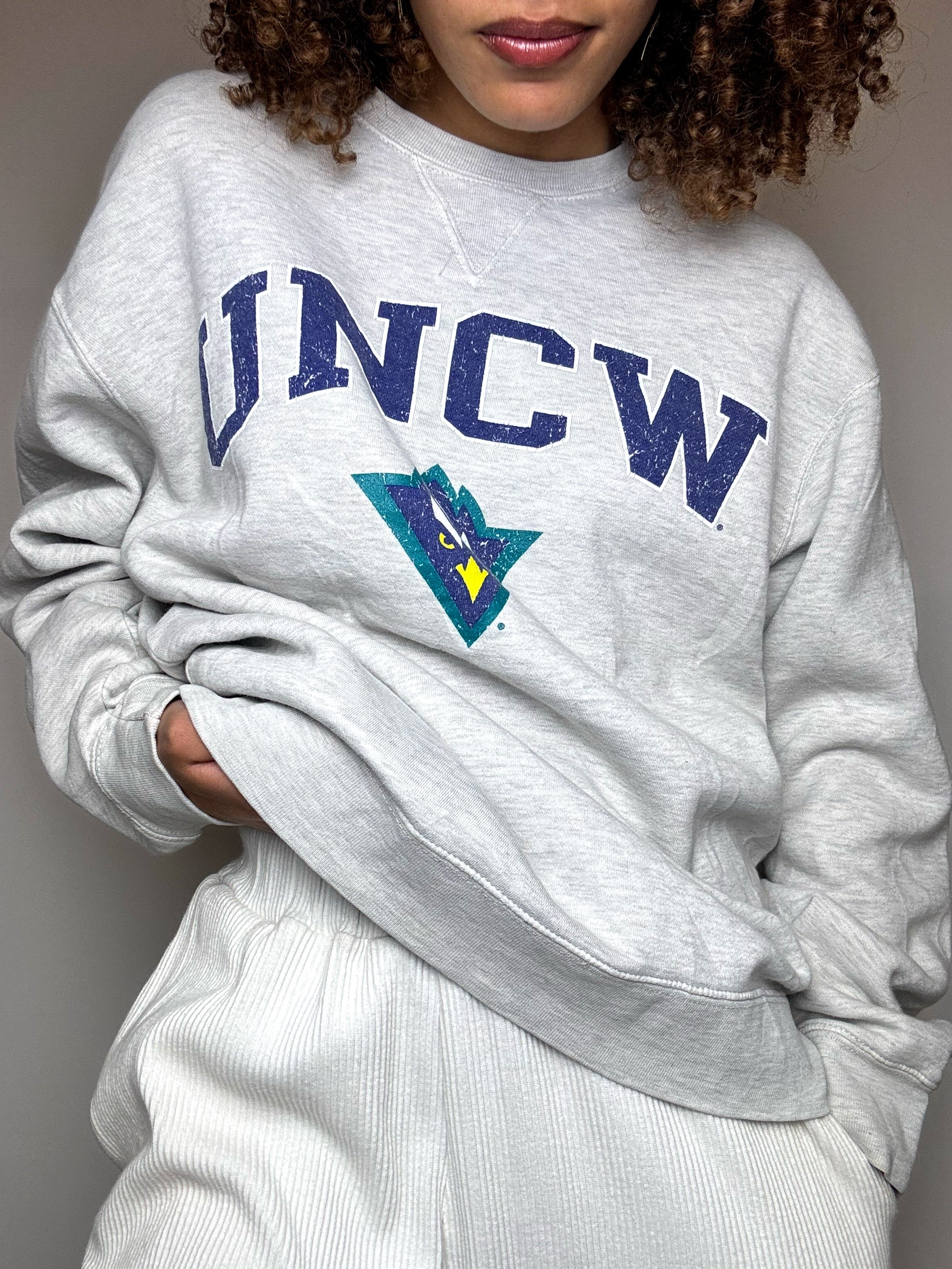 Sweat gris col rond UNCW M vintage