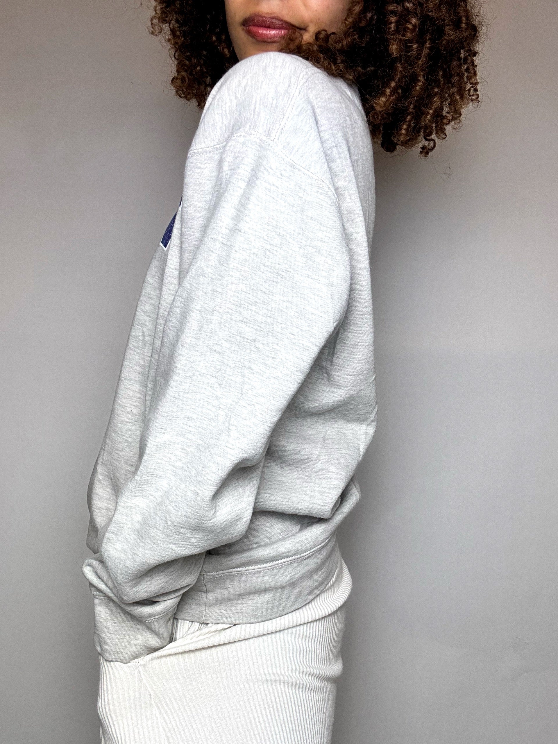 Sweat gris col rond UNCW M vintage