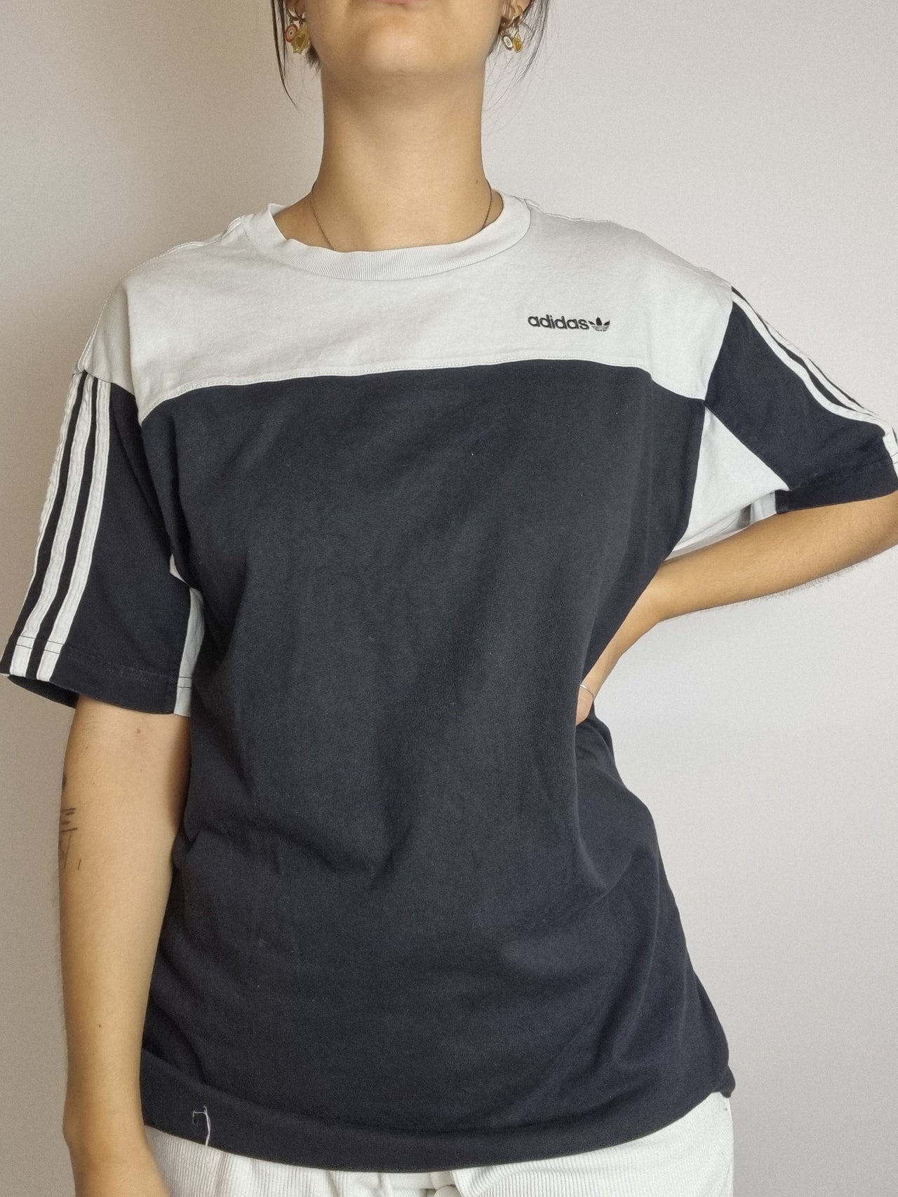 T-shirt vintage noir et blanc Adidas M