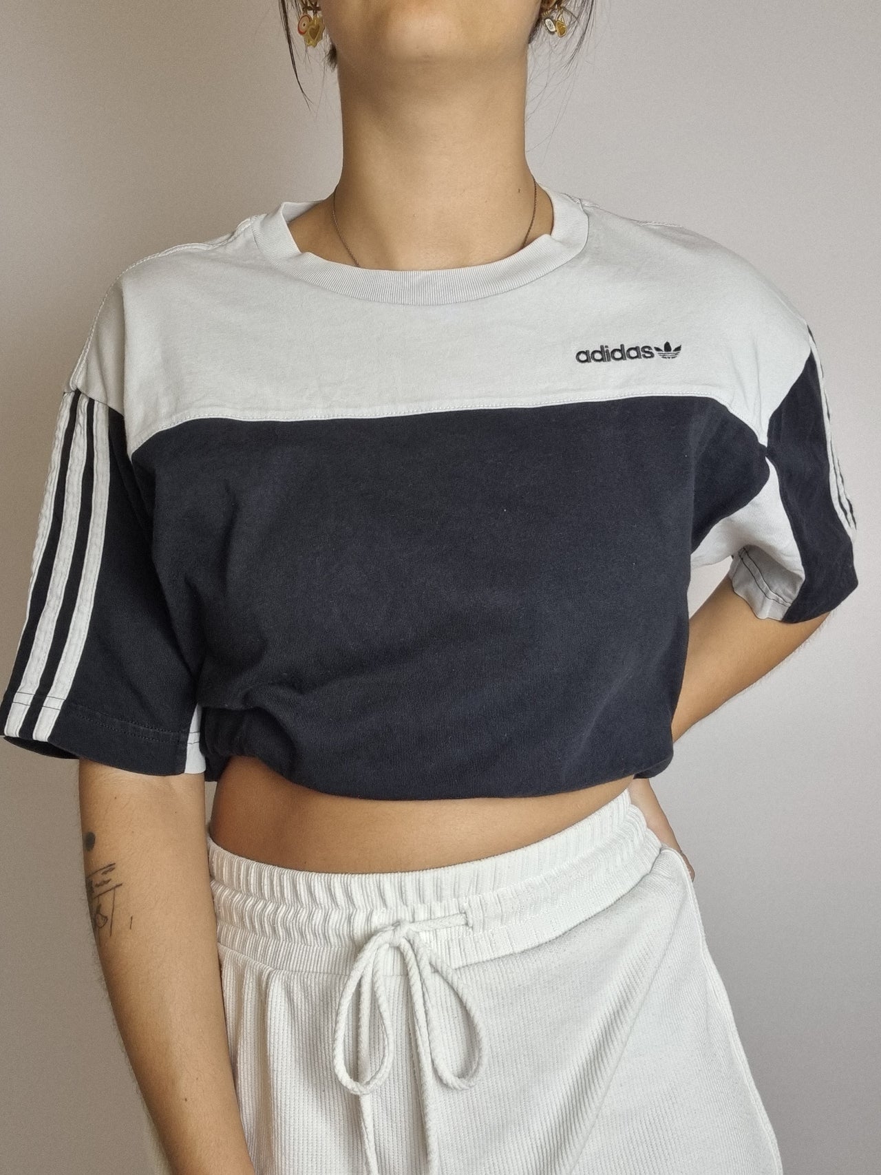 T-shirt vintage noir et blanc Adidas M