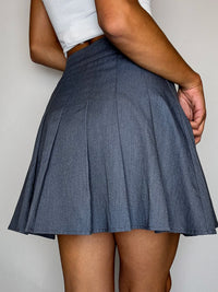Vintage-grauer Faltenrock mit integrierten Shorts XS/S