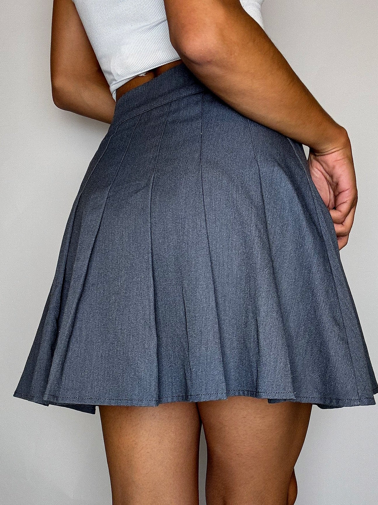 Vintage-grauer Faltenrock mit integrierten Shorts XS/S